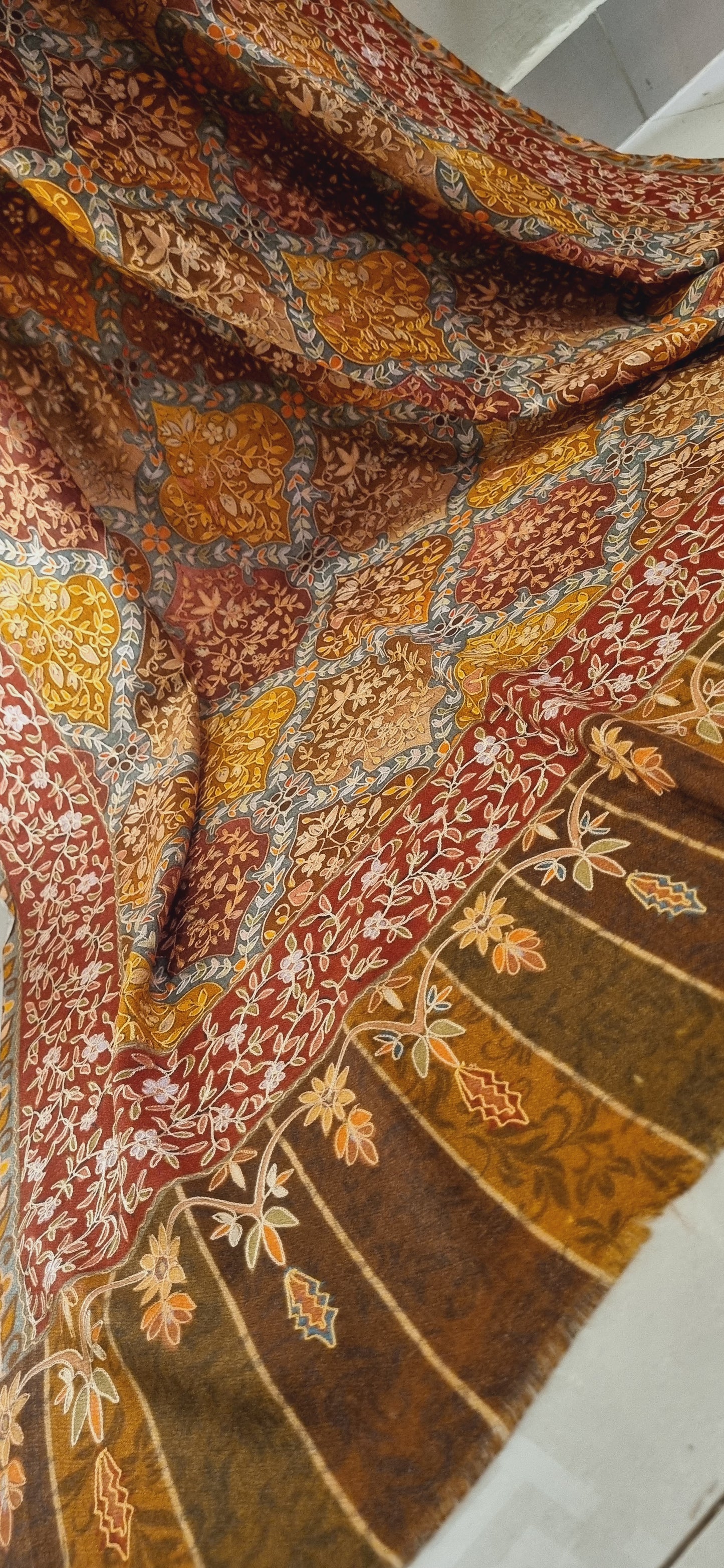 Reelkar embroidered pashmina