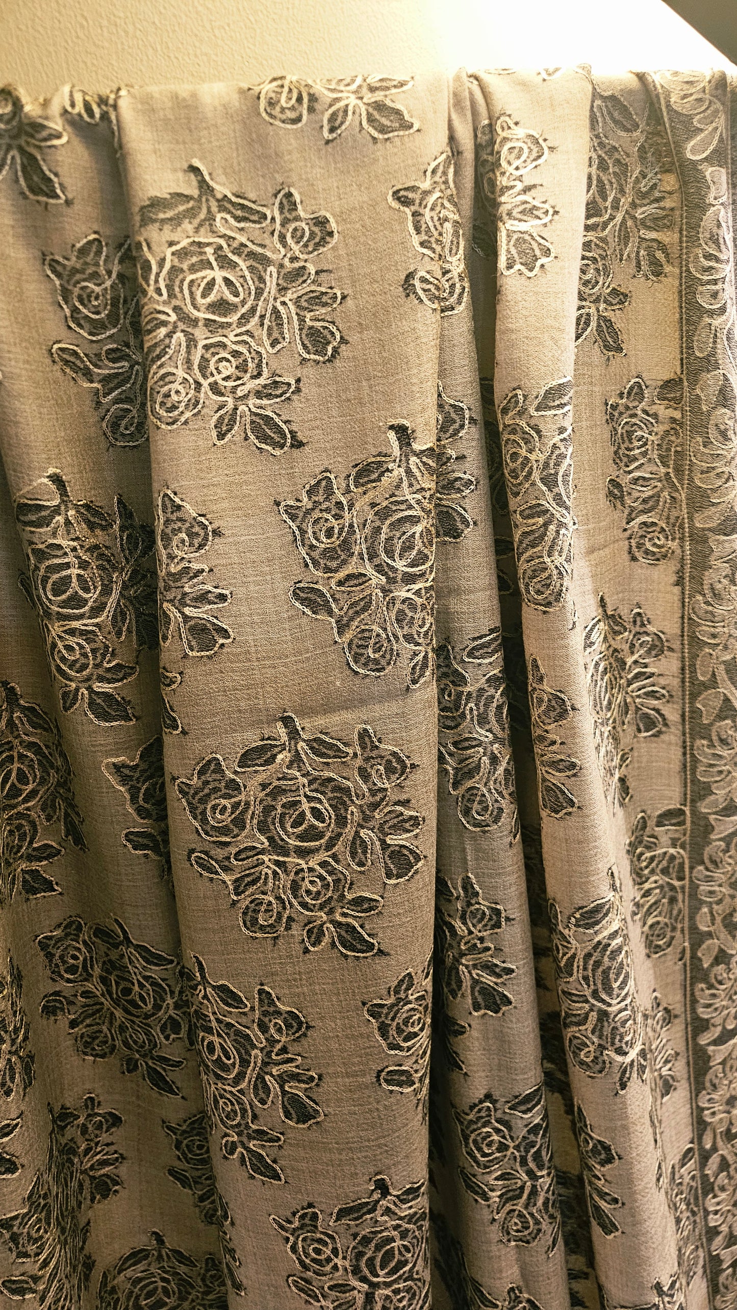 Reelkar embroidered kaani: Toosh