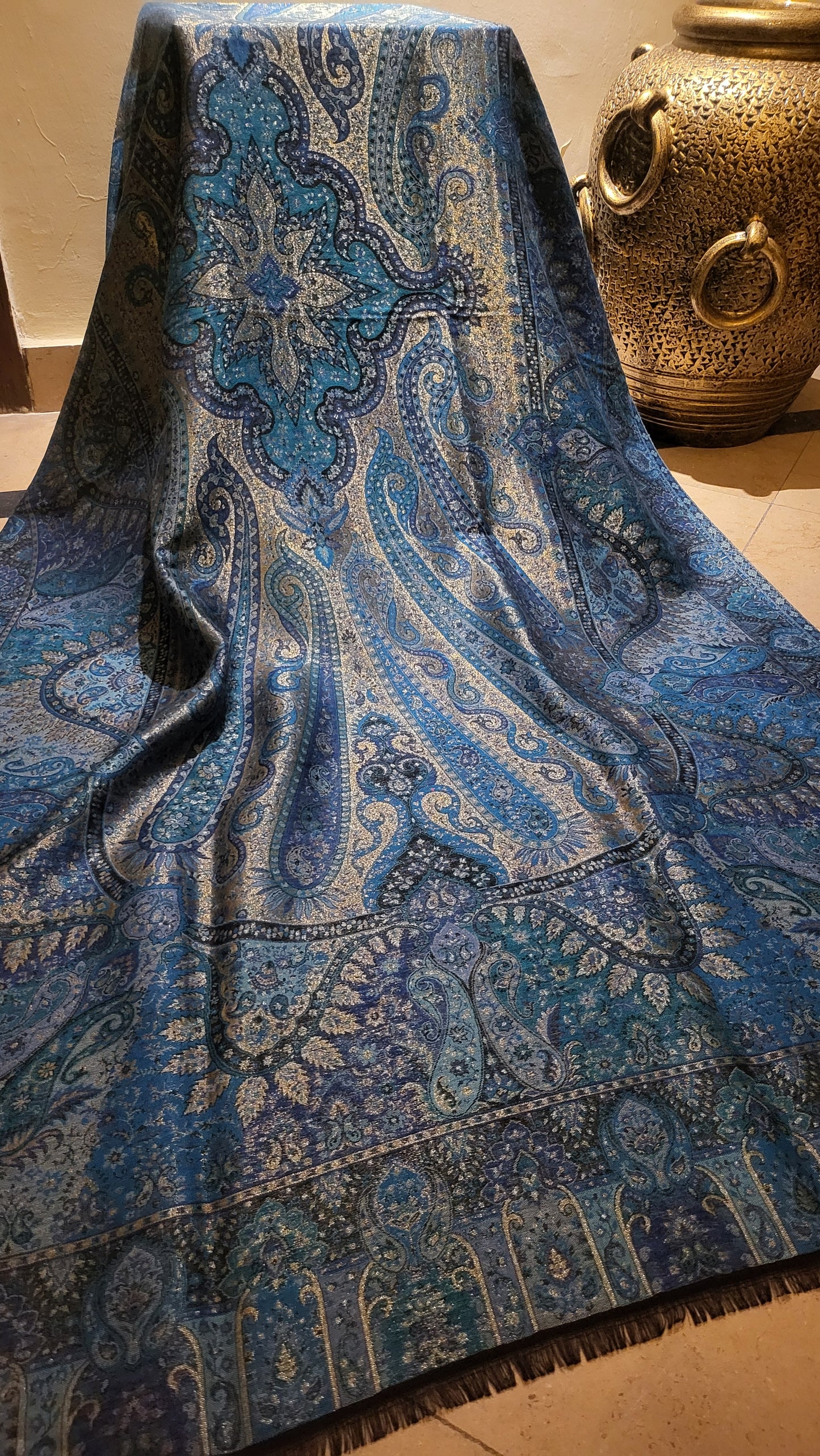 Ocean blue : Gandhara reversible moonlight