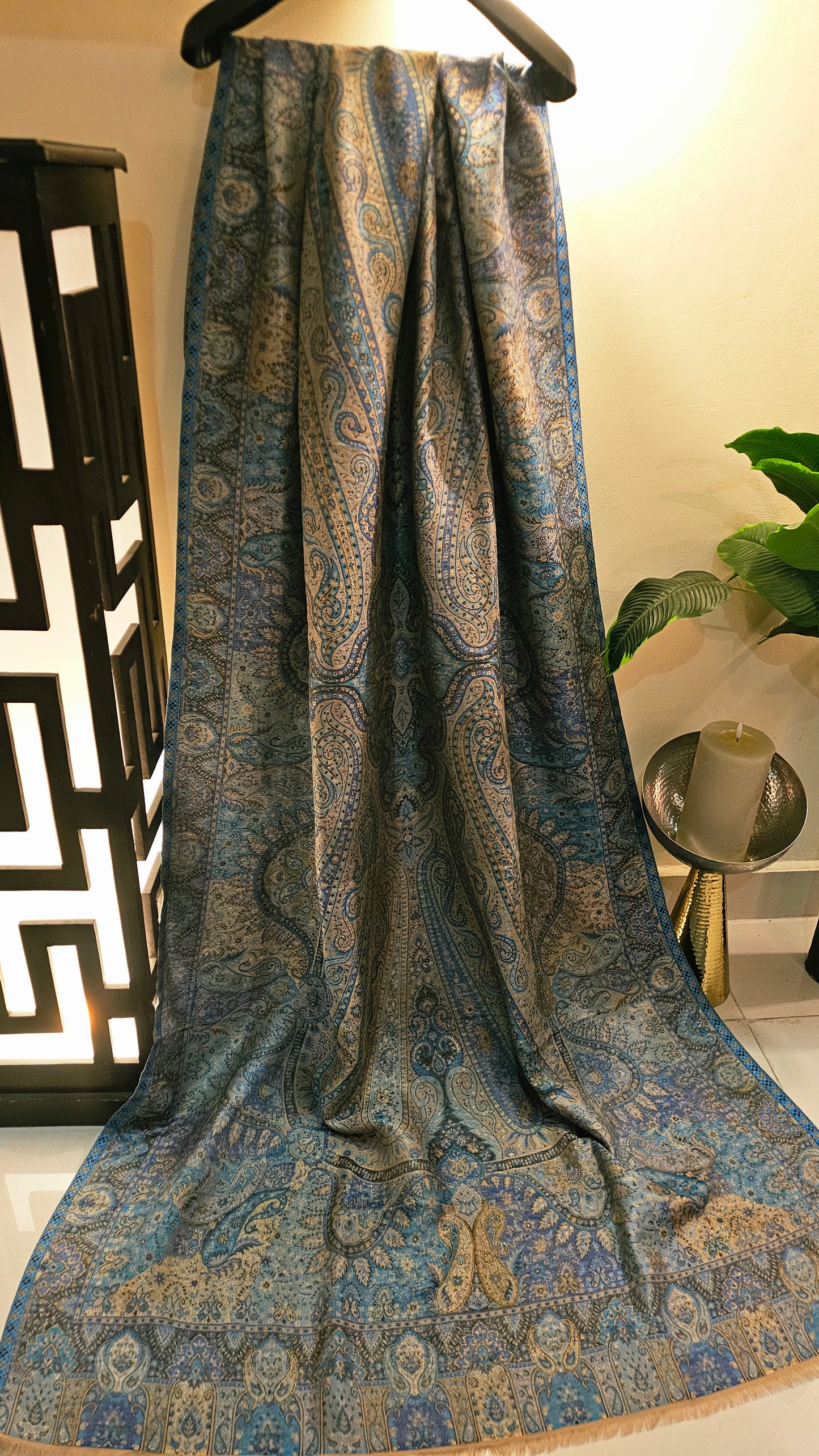 Moonlight reversible gandhara kaani: Pashmina