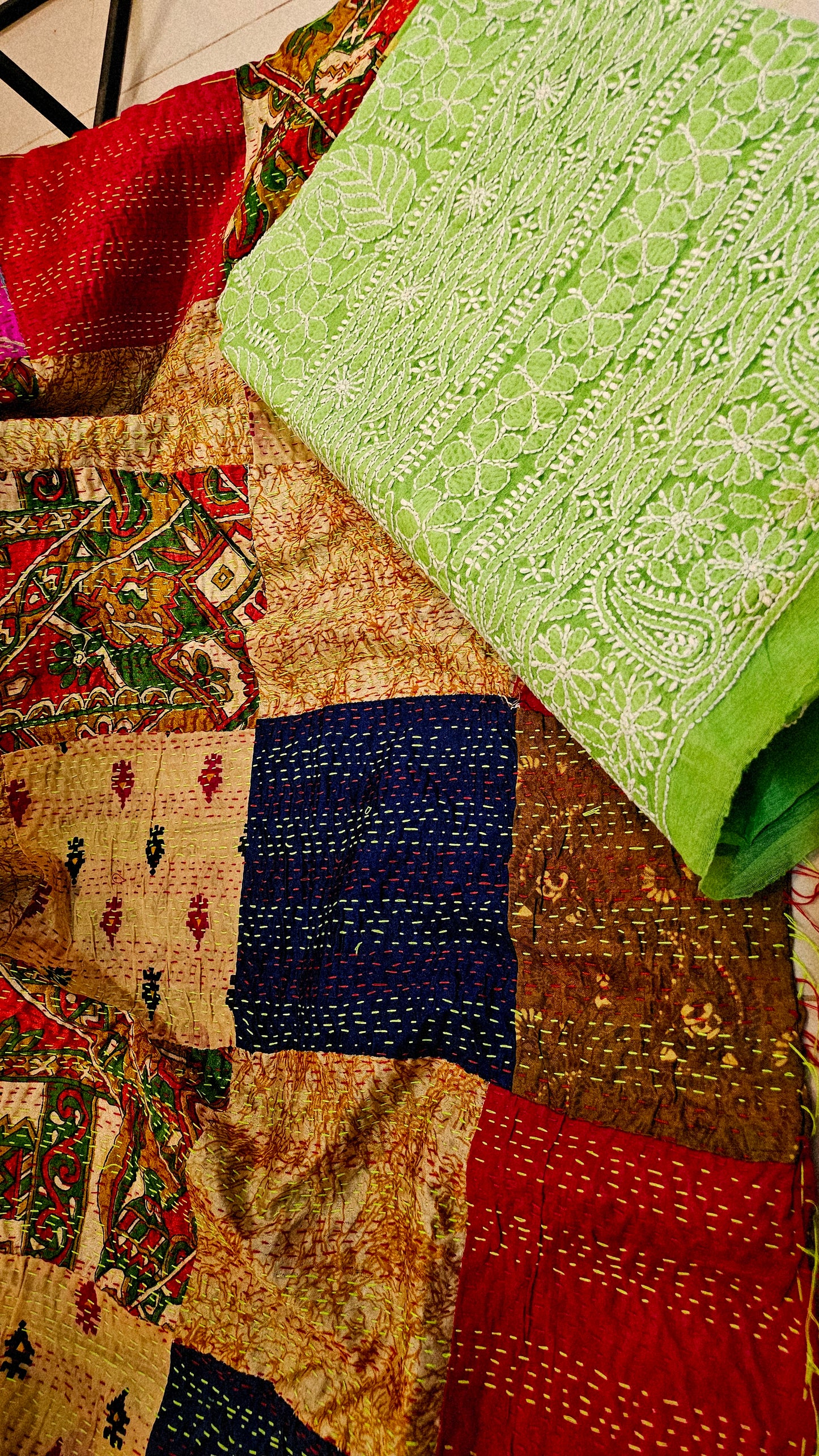 Hand embroidered rilli duapta