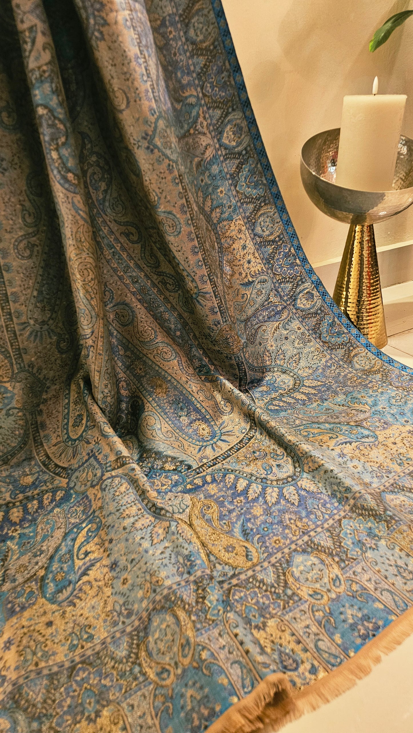 Gandhara kaani reversible: shawl