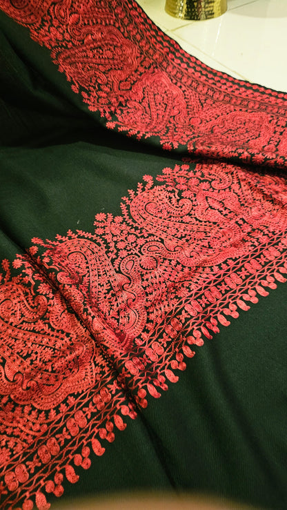 Border embroidered: Pashmina