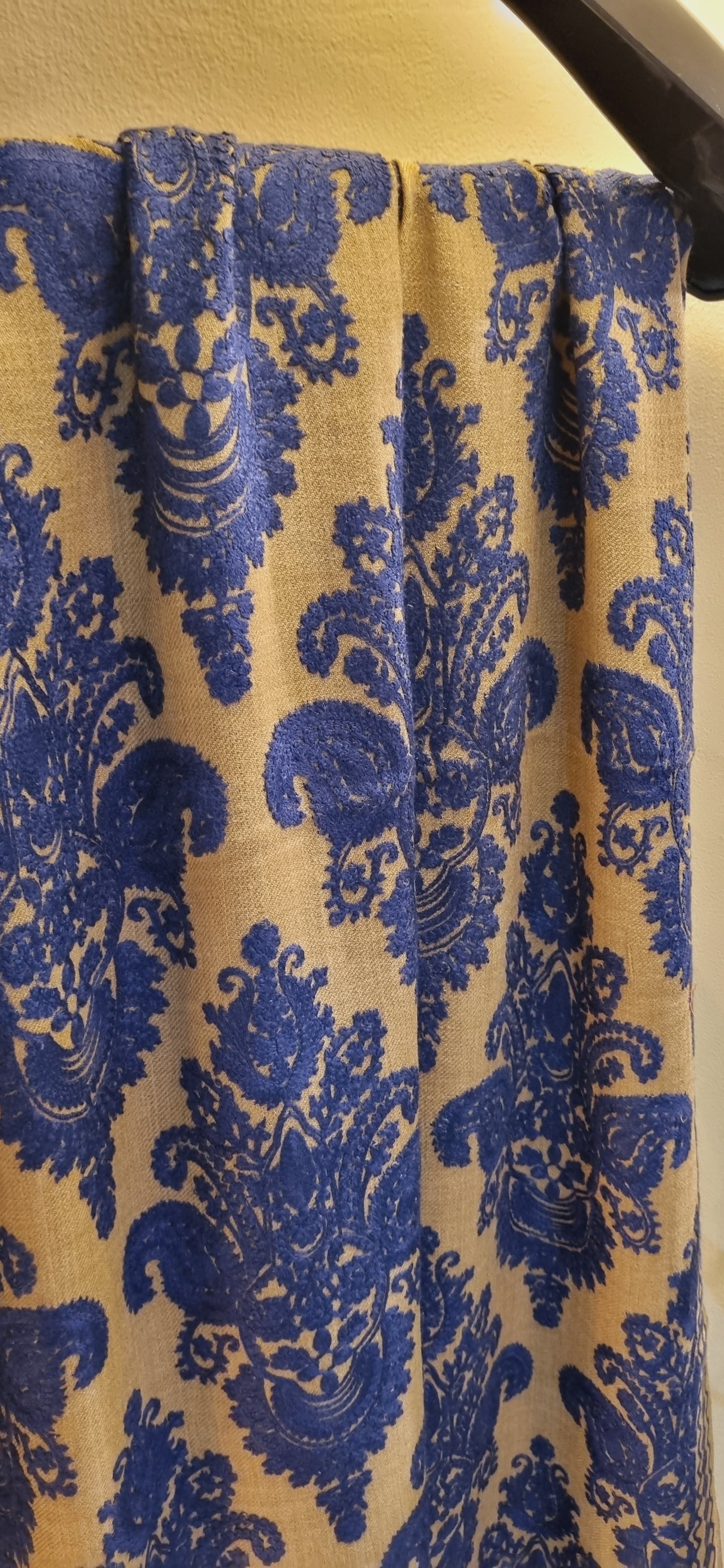 Embroidered minishawl pashmina