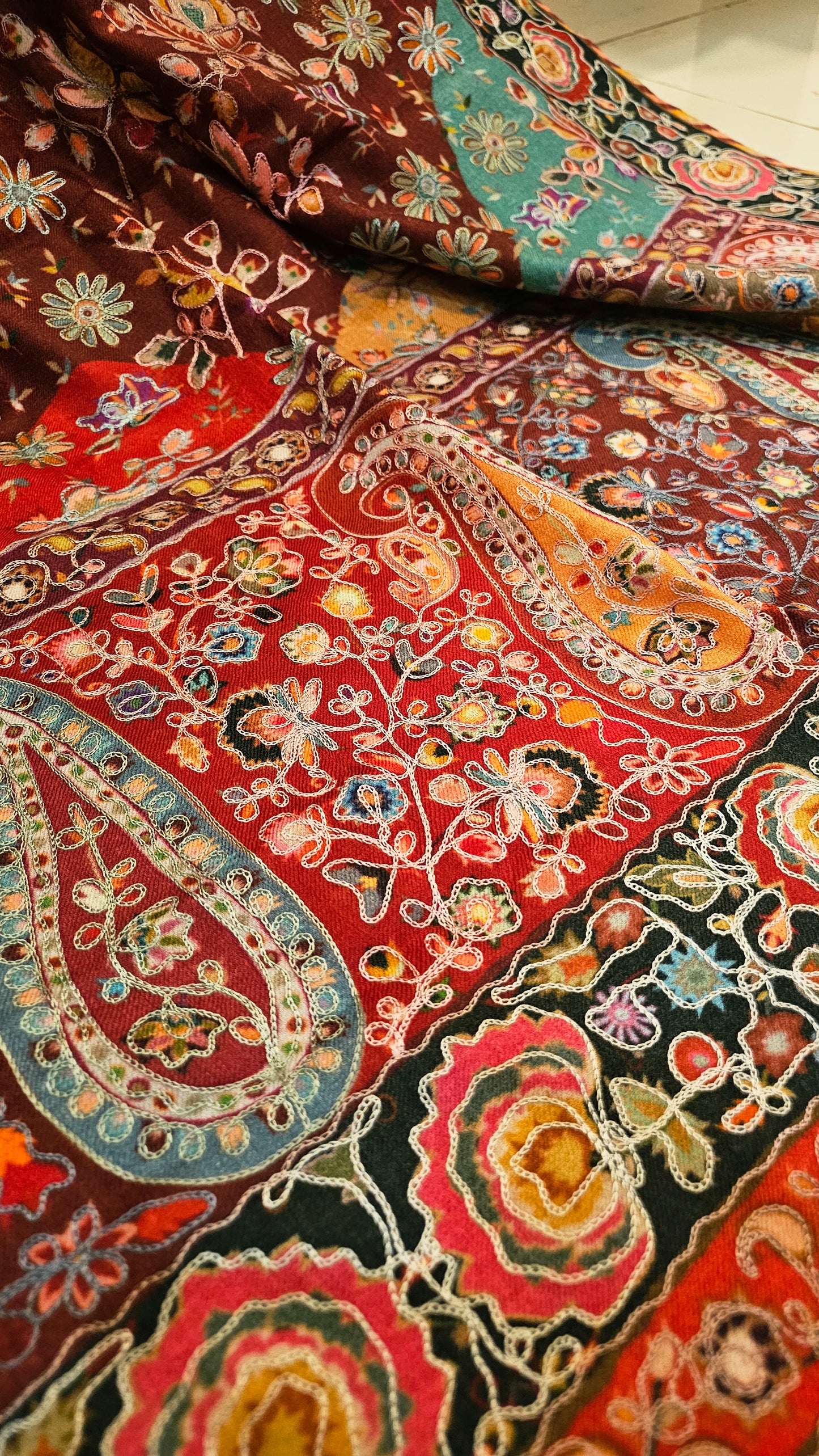 Reelkar embroidered: Pashmina