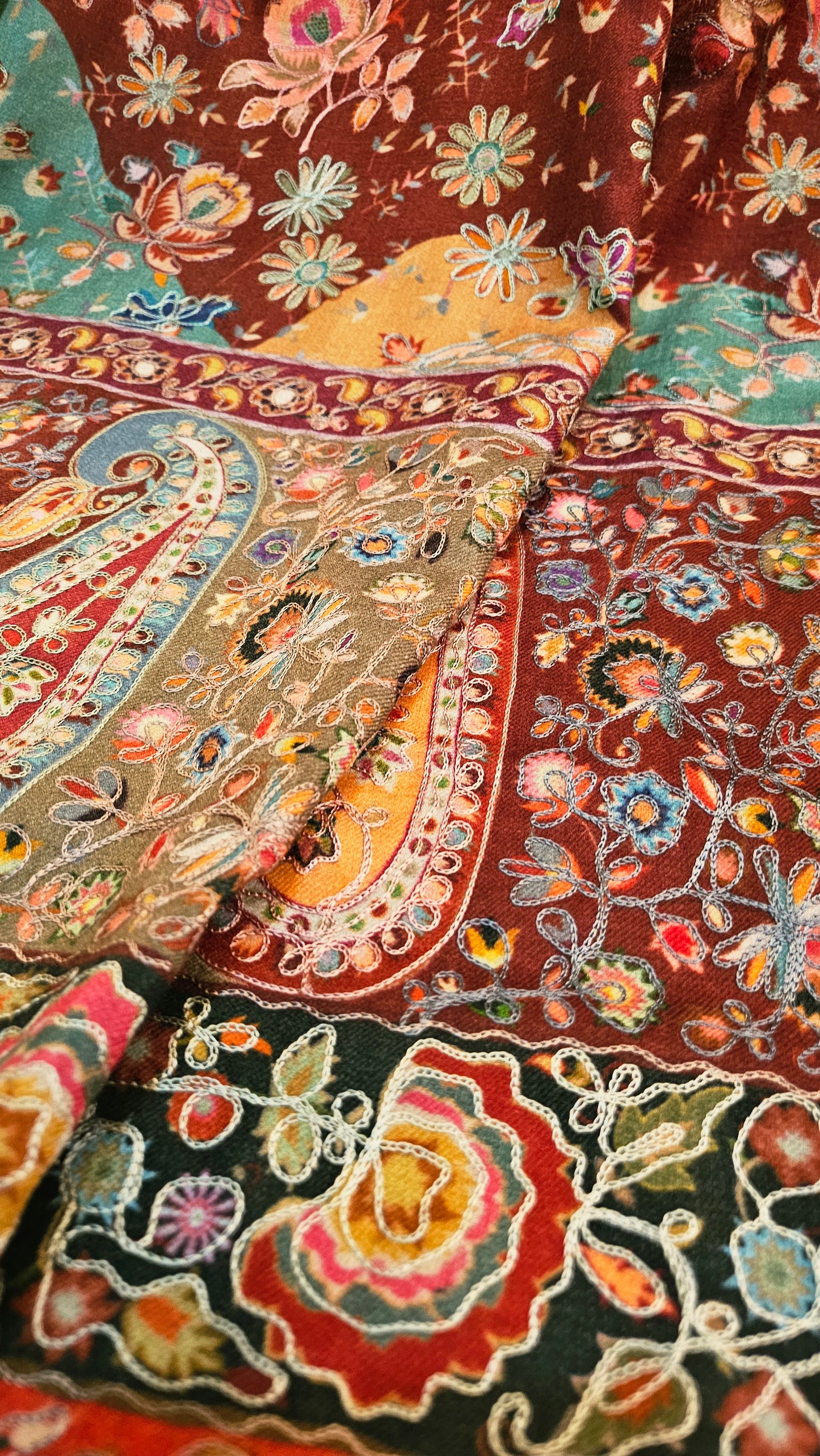 Reelkar embroidered: Pashmina
