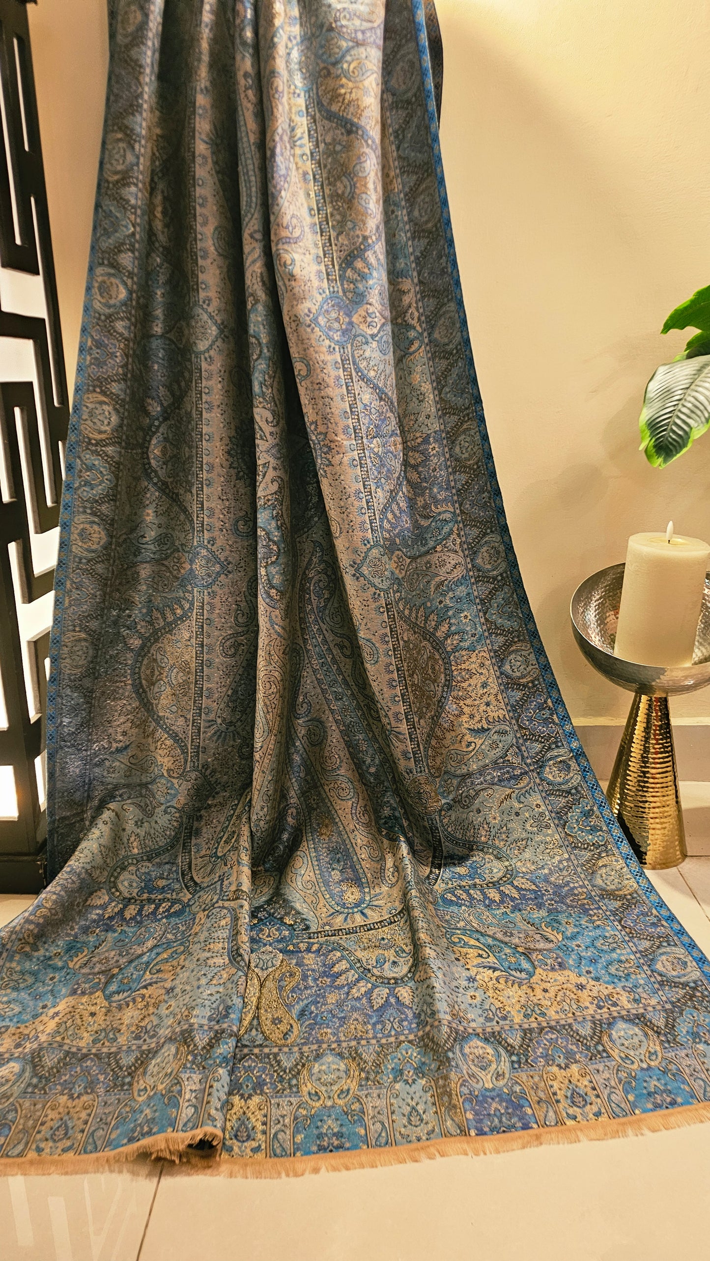 Gandhara kaani reversible: shawl