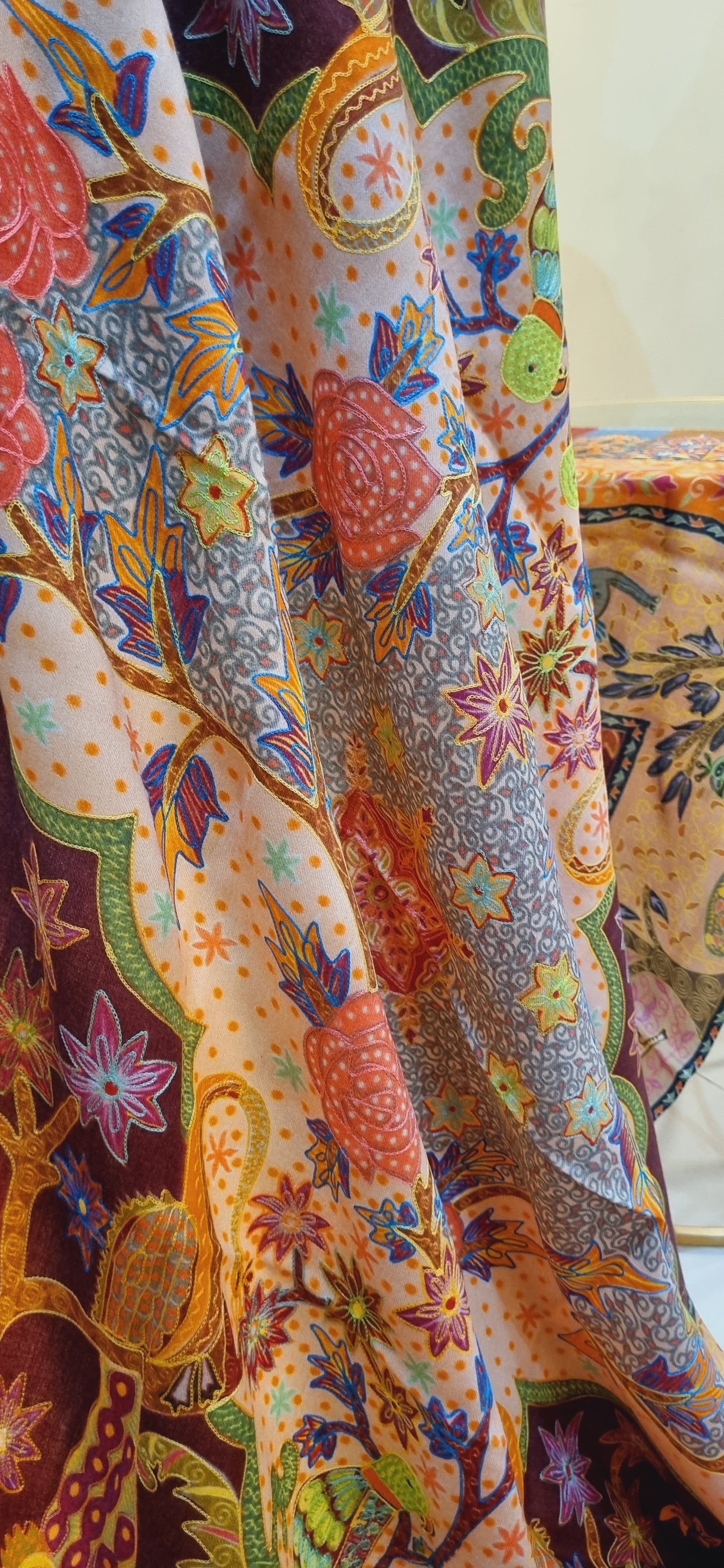 Reelkar shikargah shawl