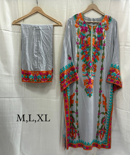 Embroidered kurta trouser: linen