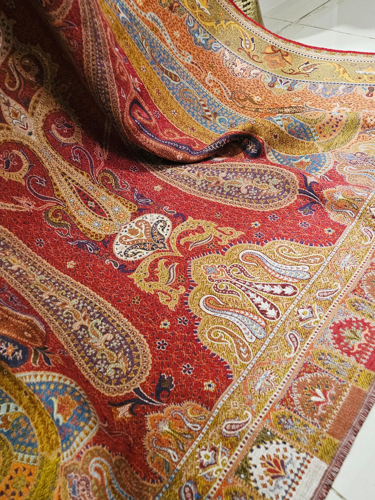 Antique weaved pashmina shawl