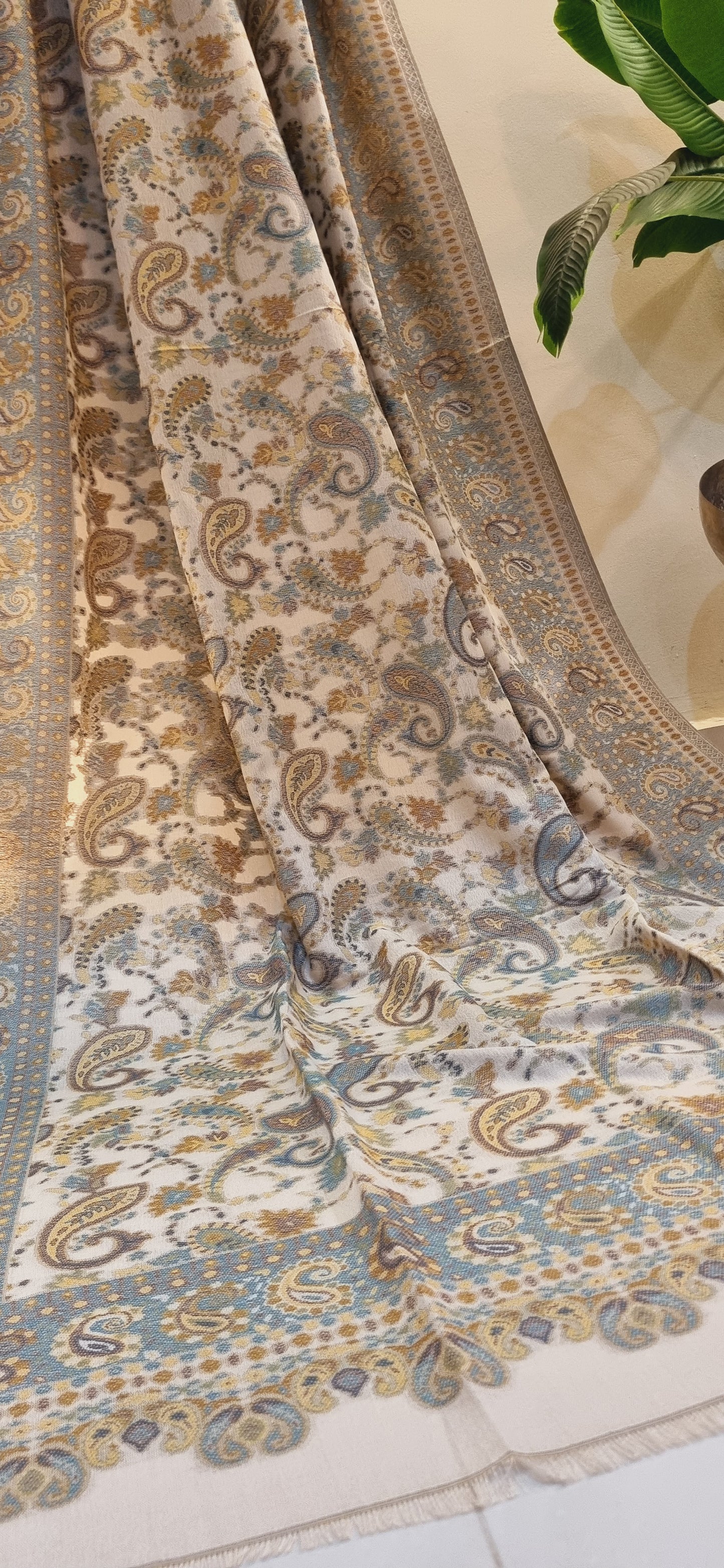 Woolen pashmina kaani shawl