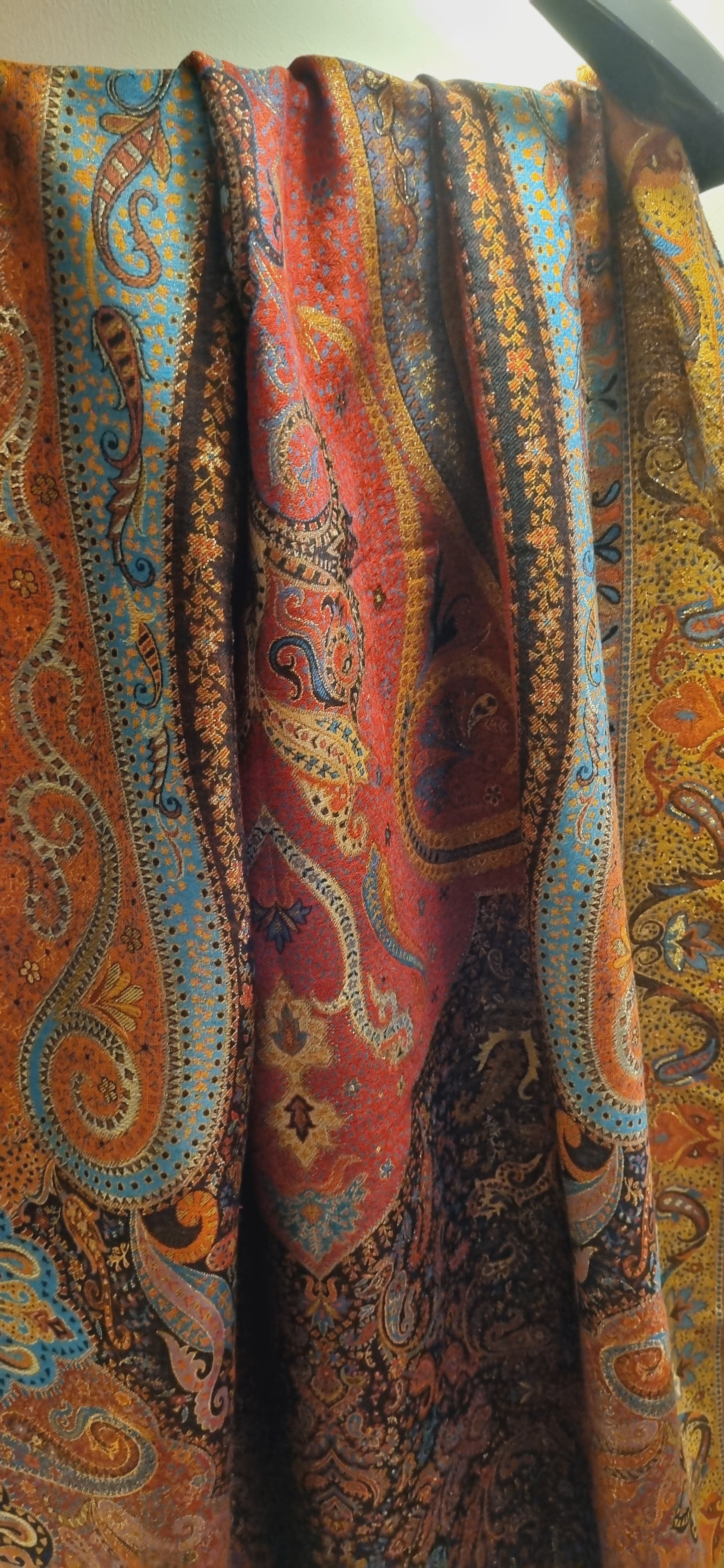 Pashmina kaani with zaree weave