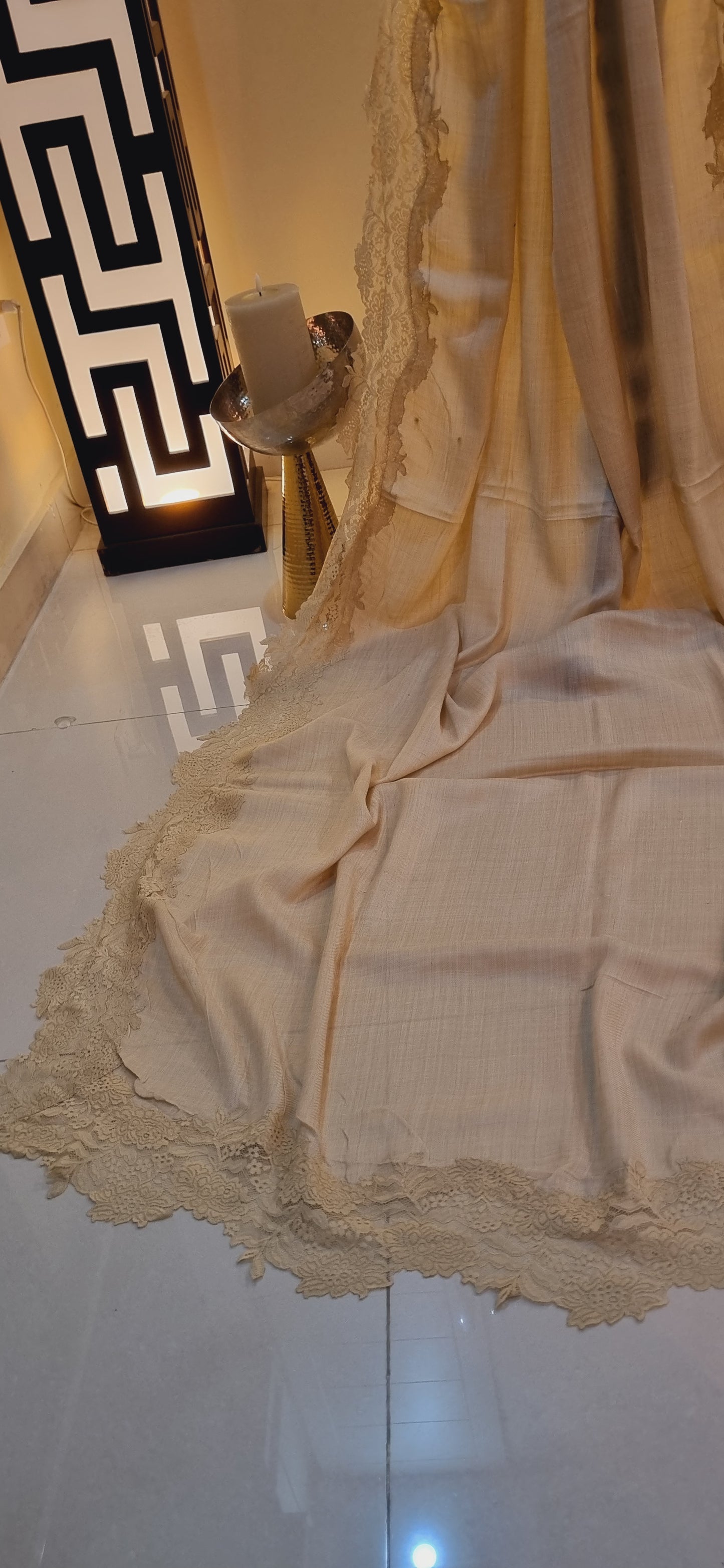 Pashmina chantilly shawl