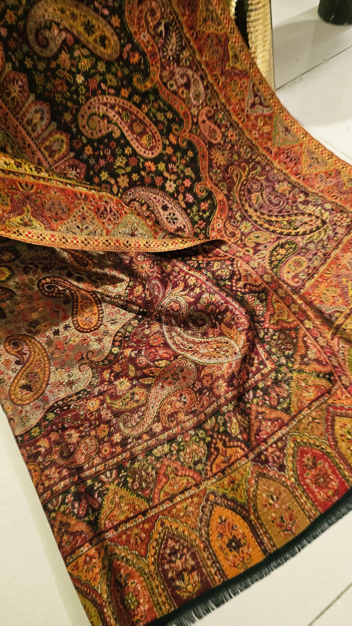 Gandhara kaani reversible: shawl