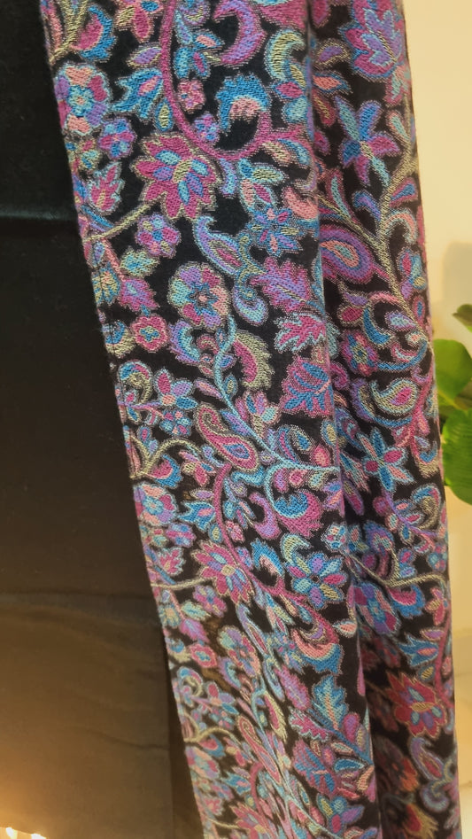 Kaani shawl with plain suit