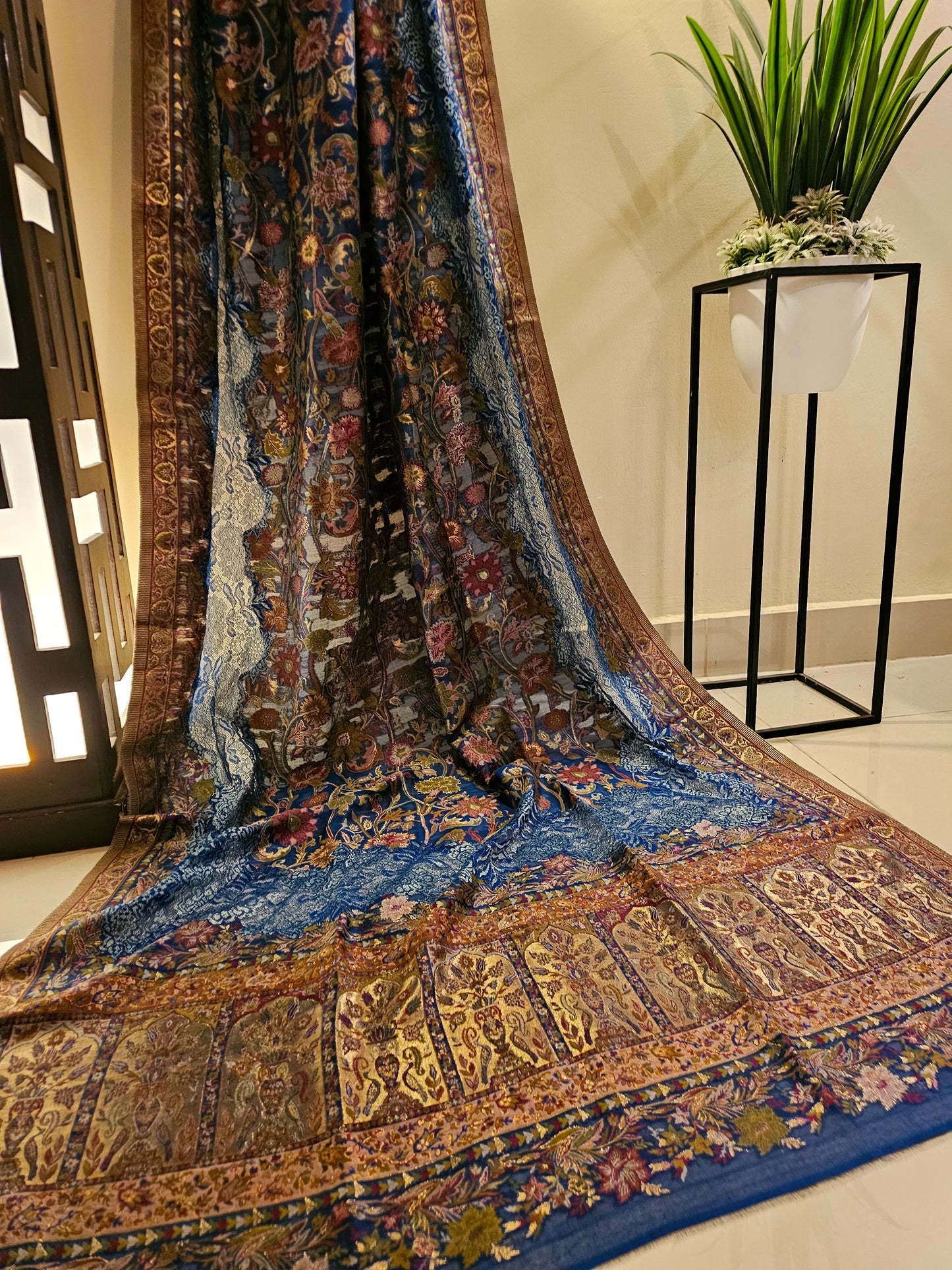 Silk kaani shawl with chantilly