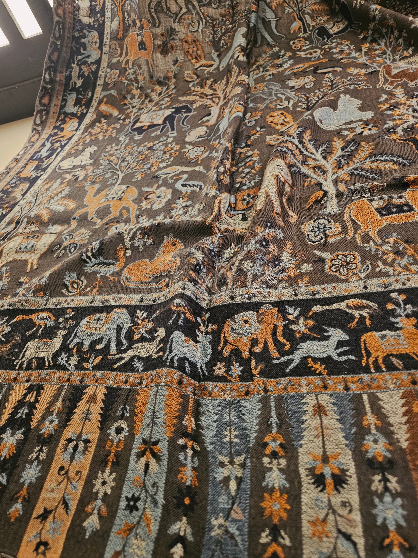 Shikargah kaani toosh shawl