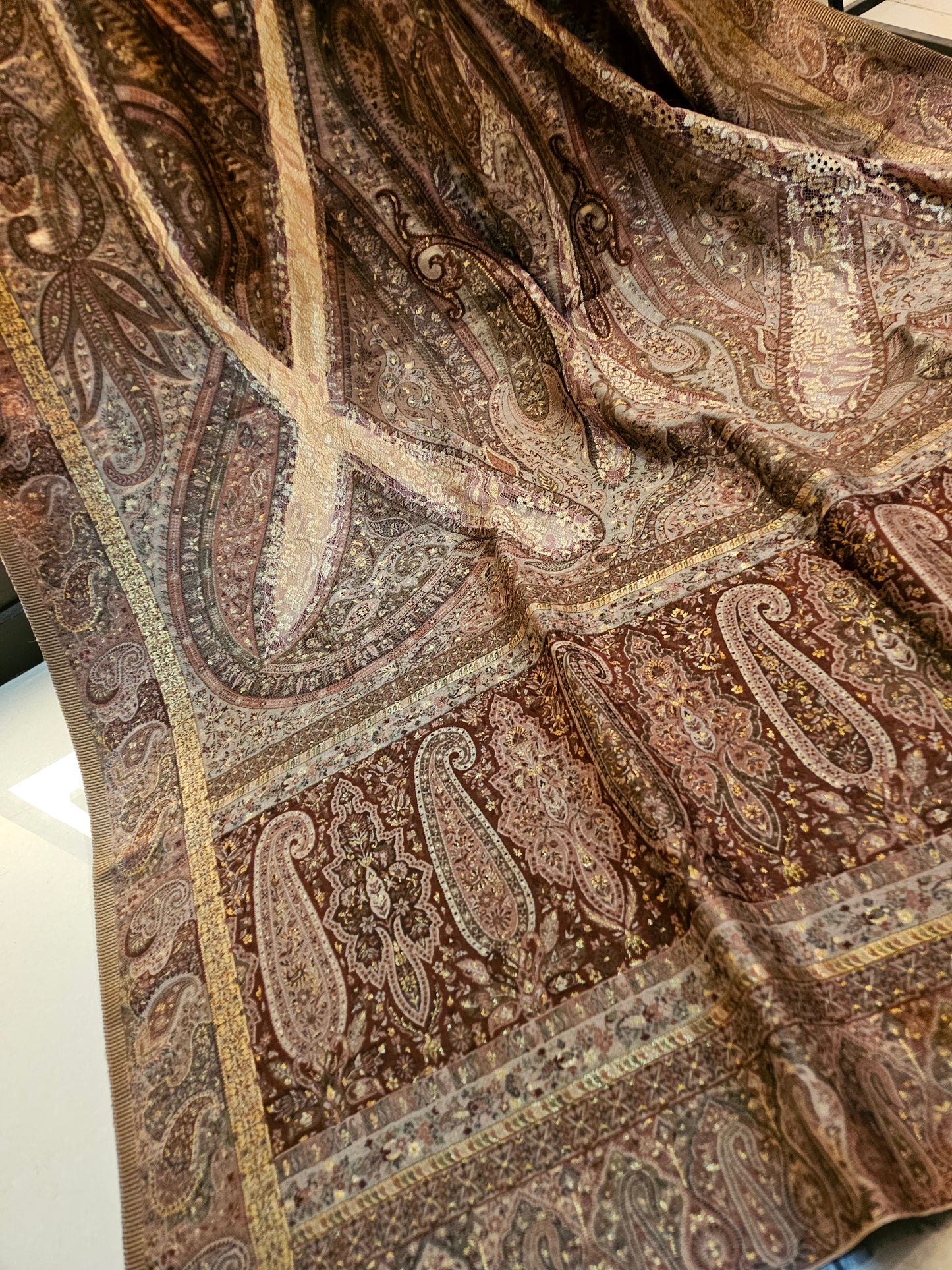 Silk kaani shawl with chantilly