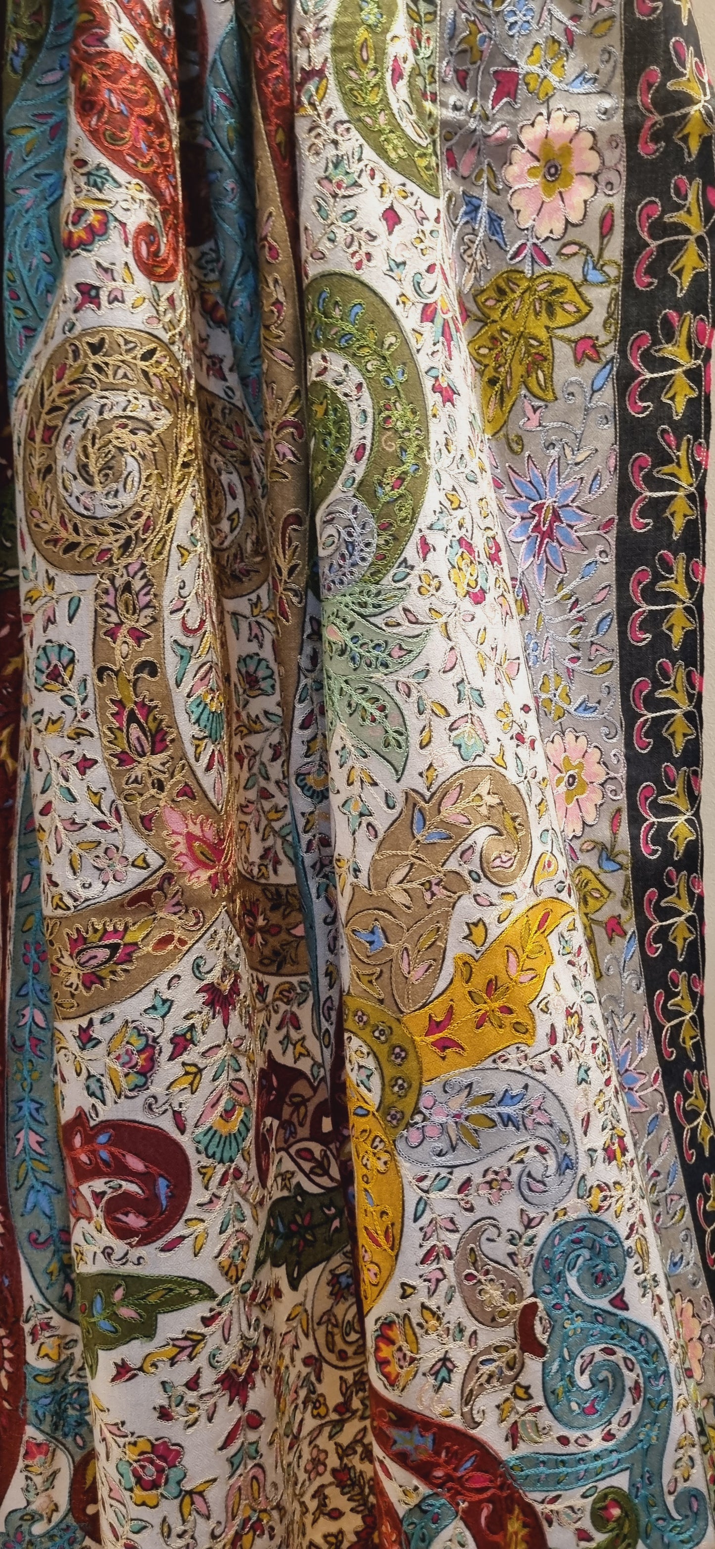 Reelkar embroidered pashmina