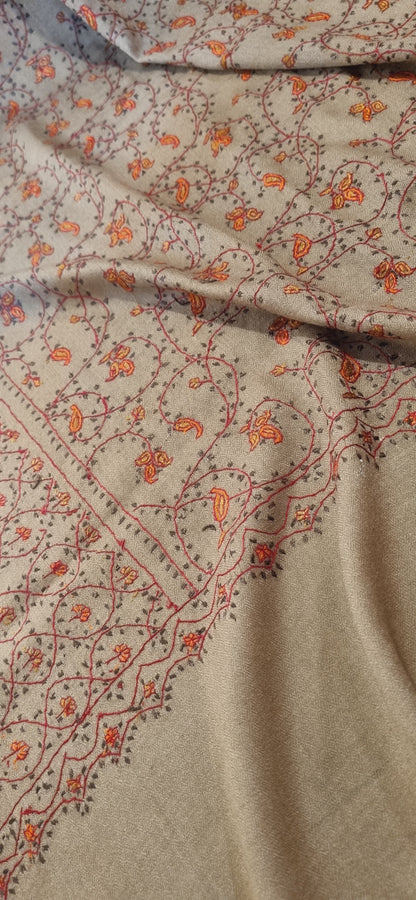 Sui embroidered toosh