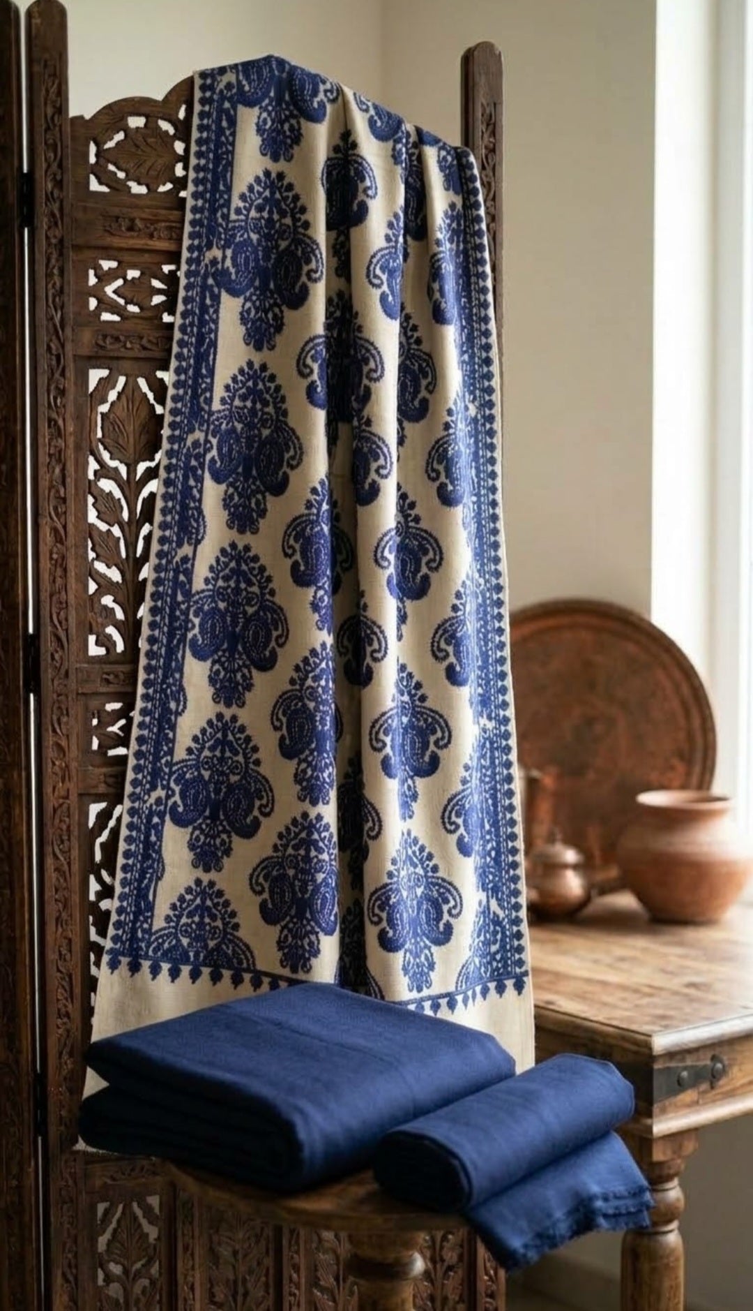 Embroidered minishawl suit: Pashmina