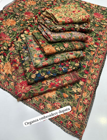 Embroidered duapta: Organza