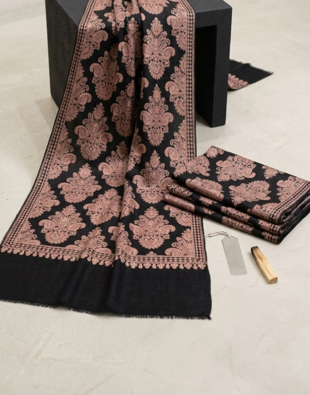 Embroidered minishawl: pashmina