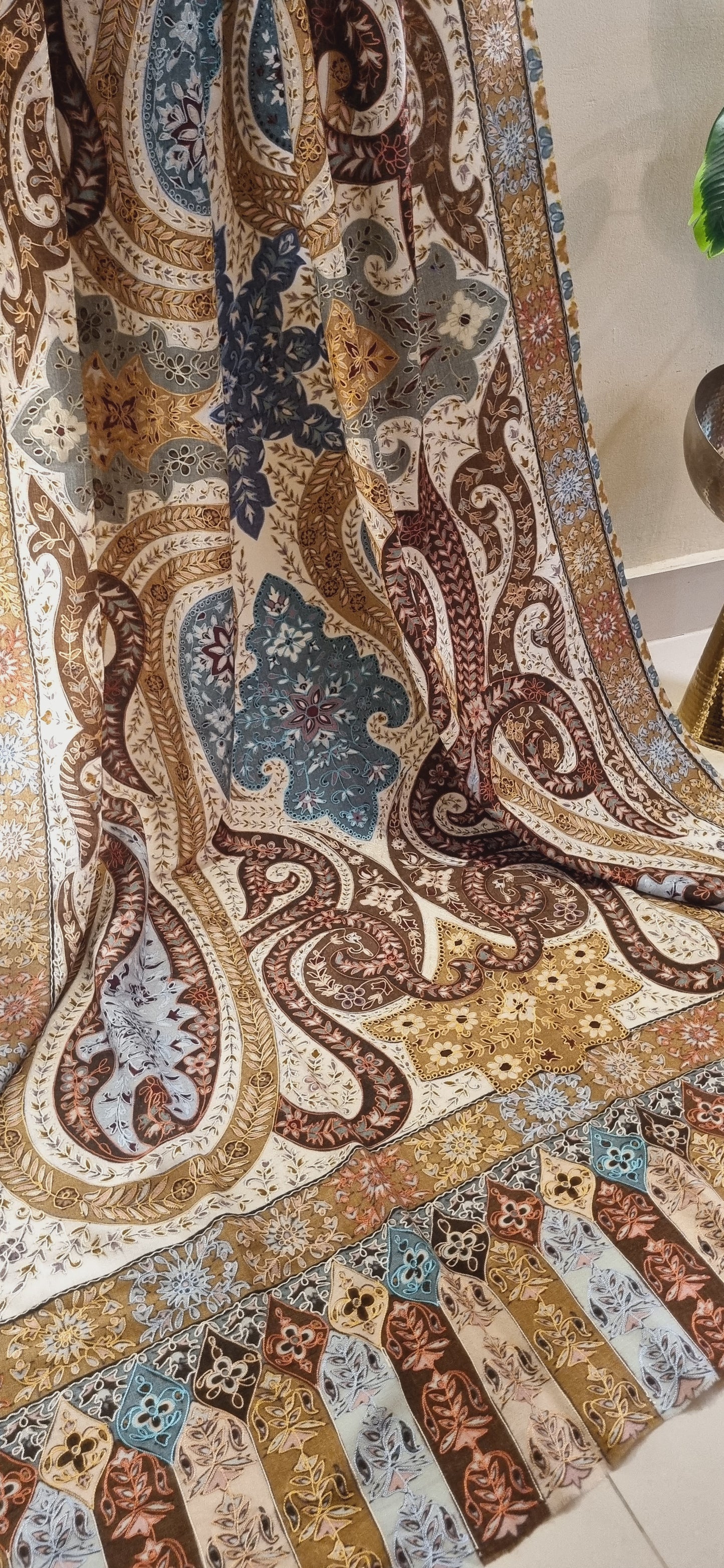 Reelkar embroidered pashmina shawl
