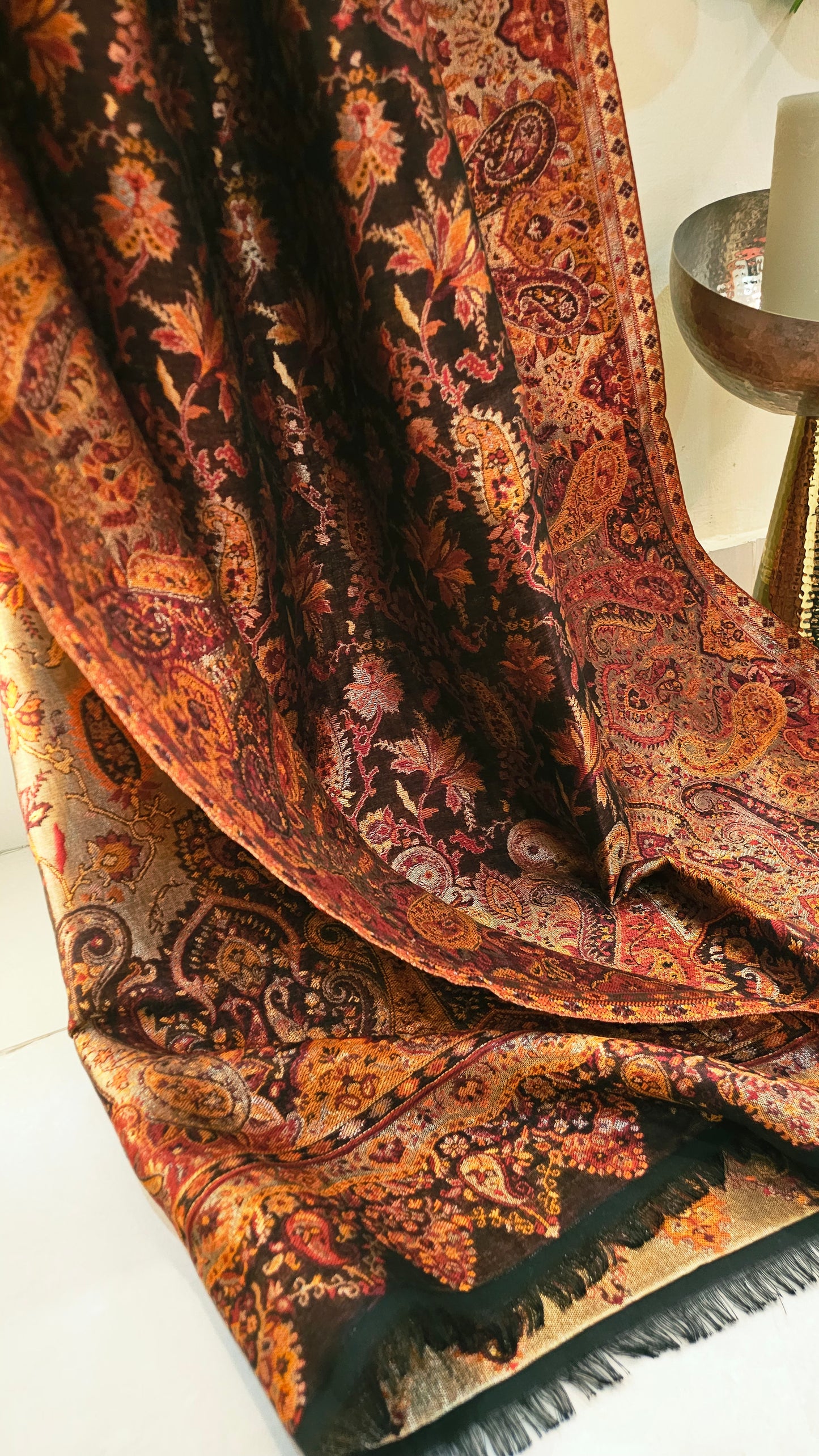 Moonlight reversible gandhara kaani: Pashmina