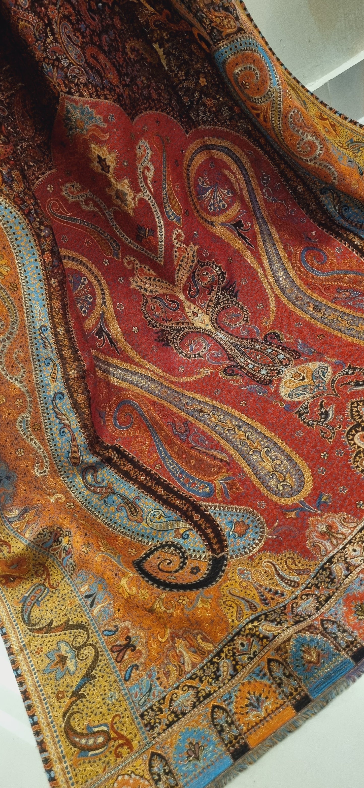 Pashmina kaani with zaree weave