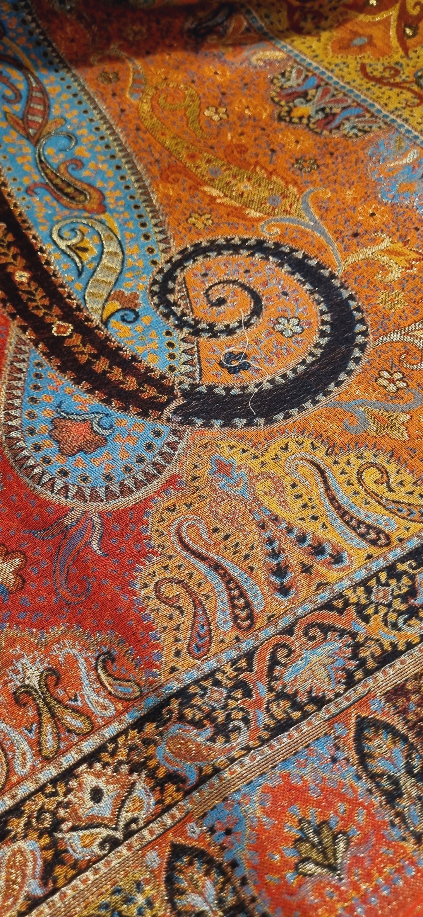 Pashmina kaani with zaree weave