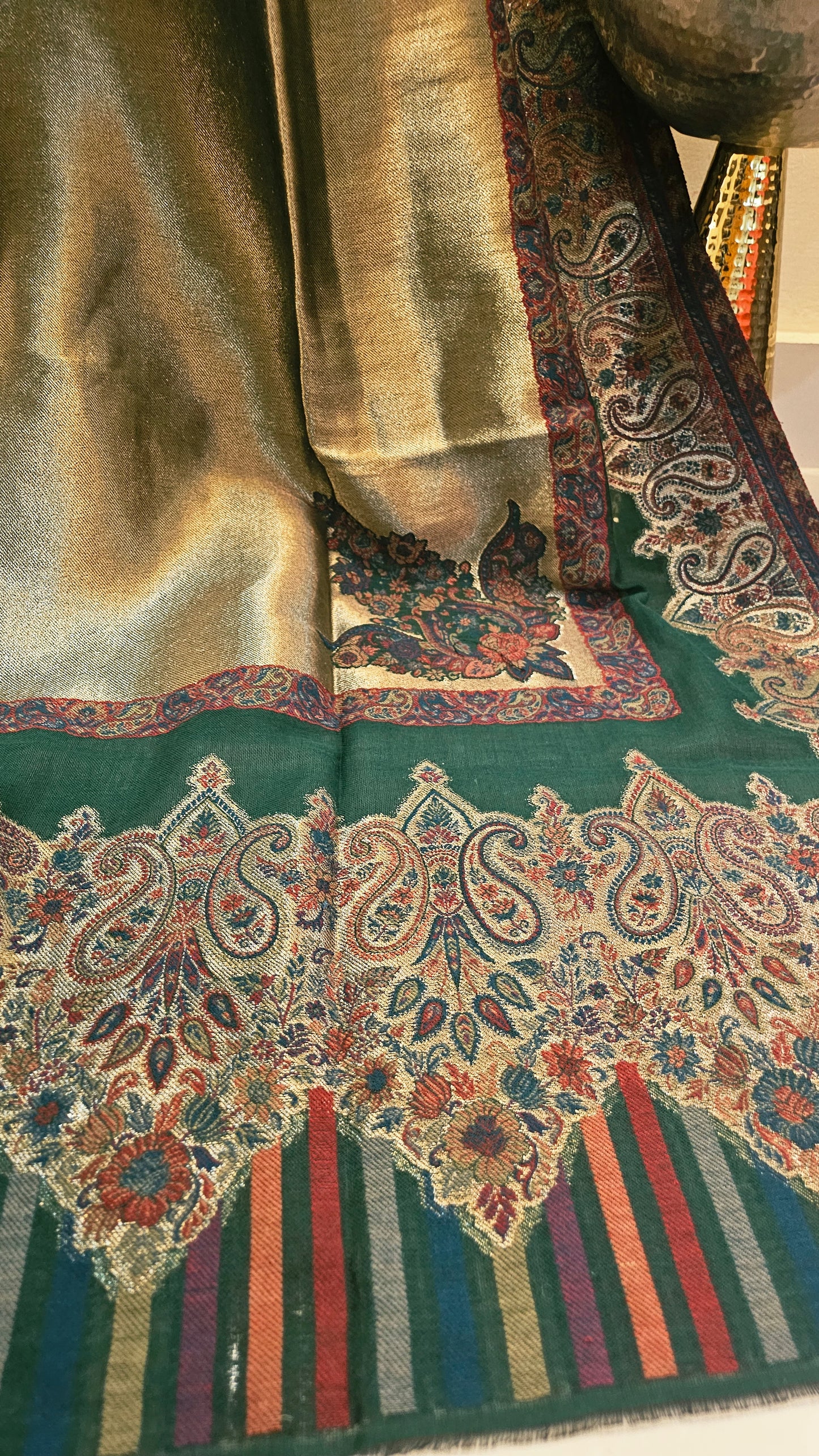 Pyari shawl