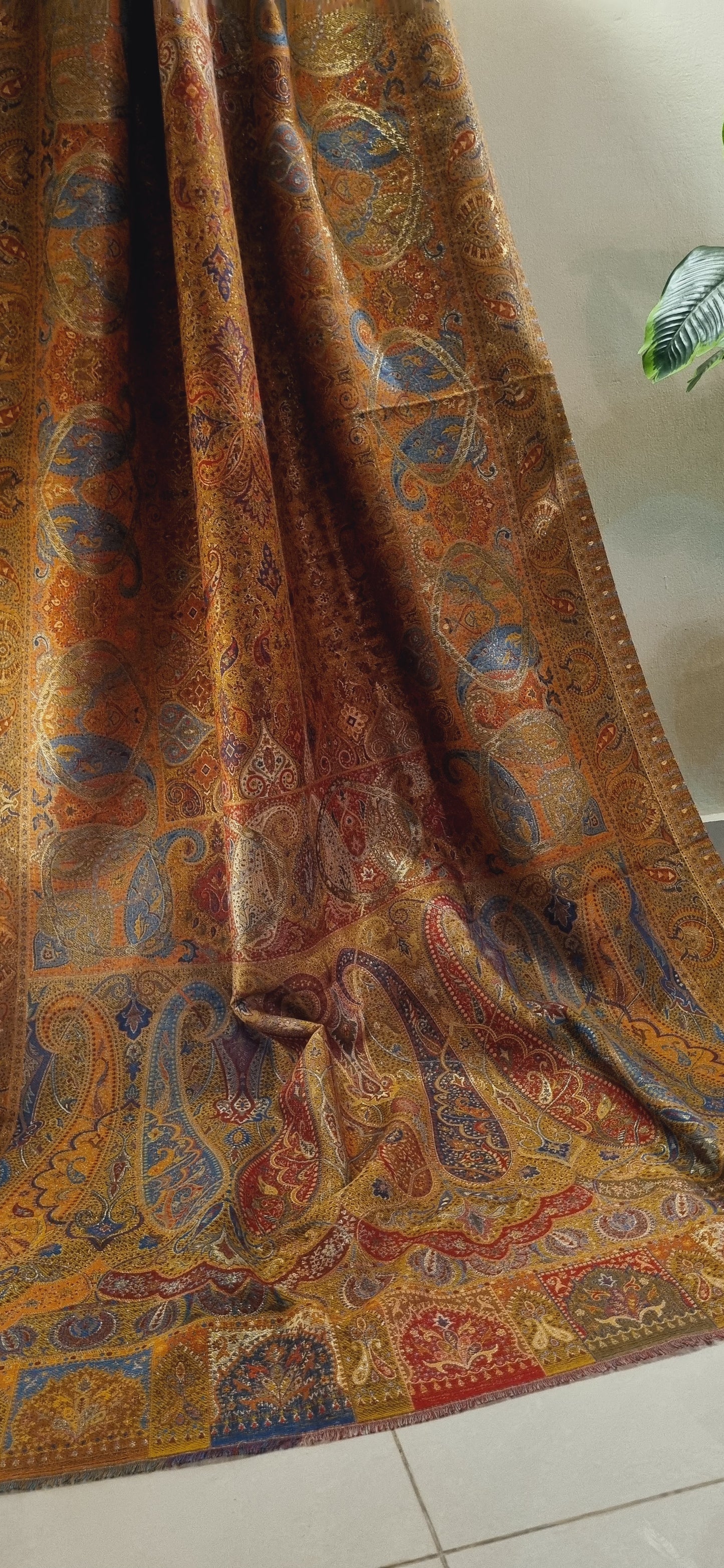 Pashmina kaani with zaree weave