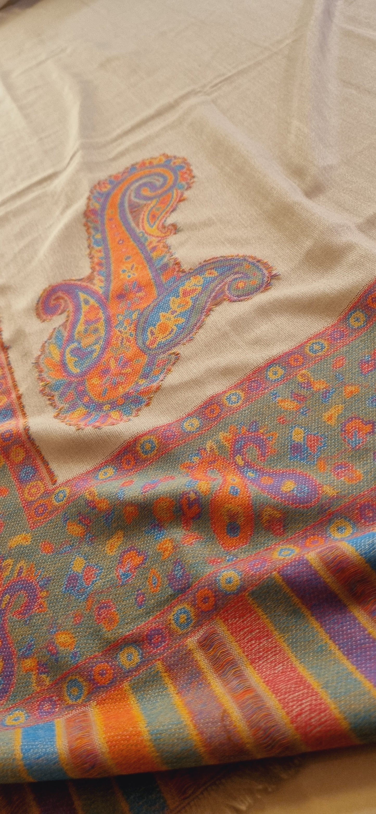 Soft pashmina kaani shawl