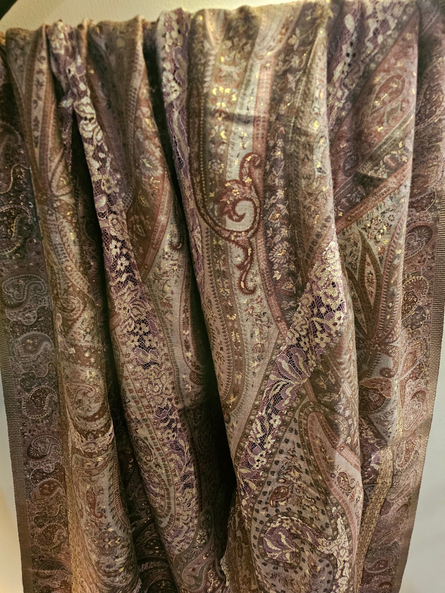 Silk kaani shawl with chantilly