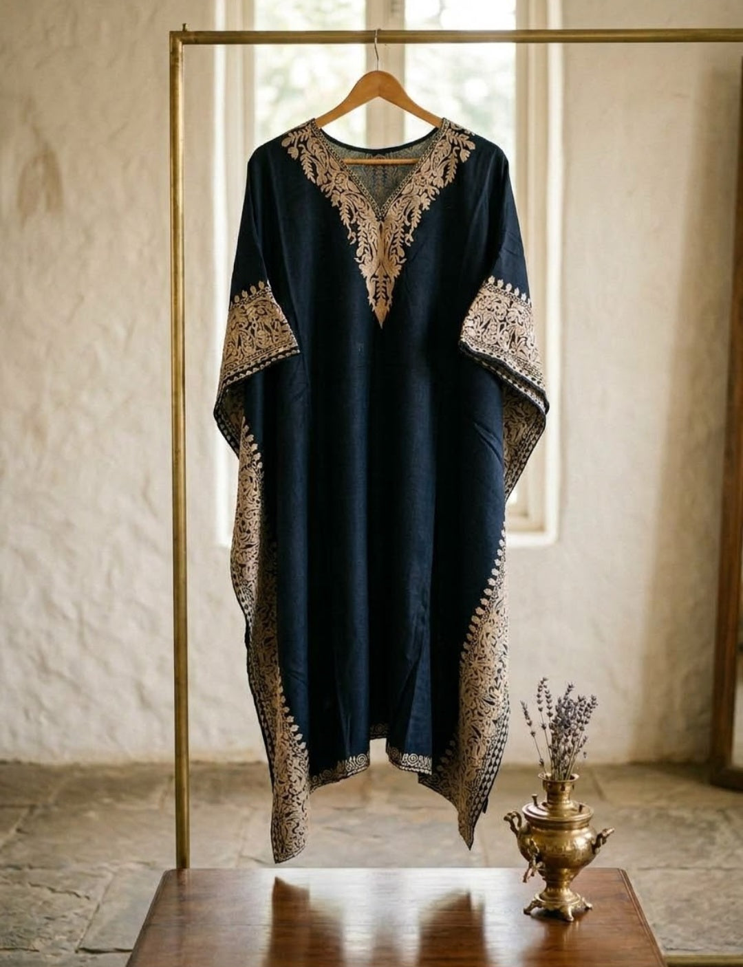 Embroidered cape shawls: Pashmina