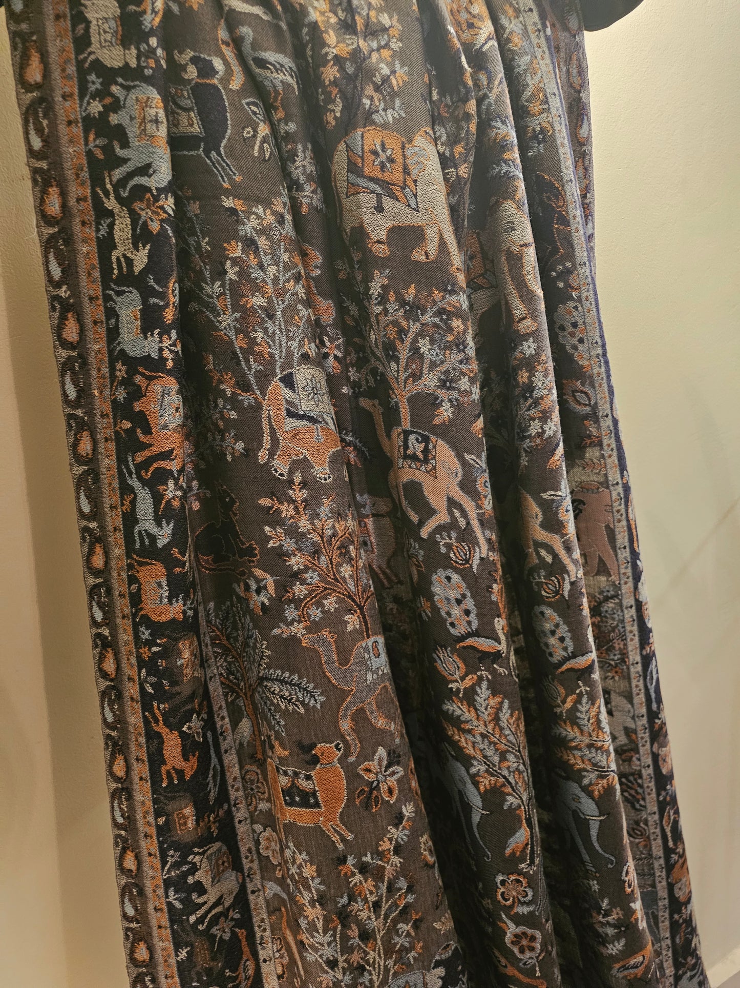 Shikargah kaani toosh shawl