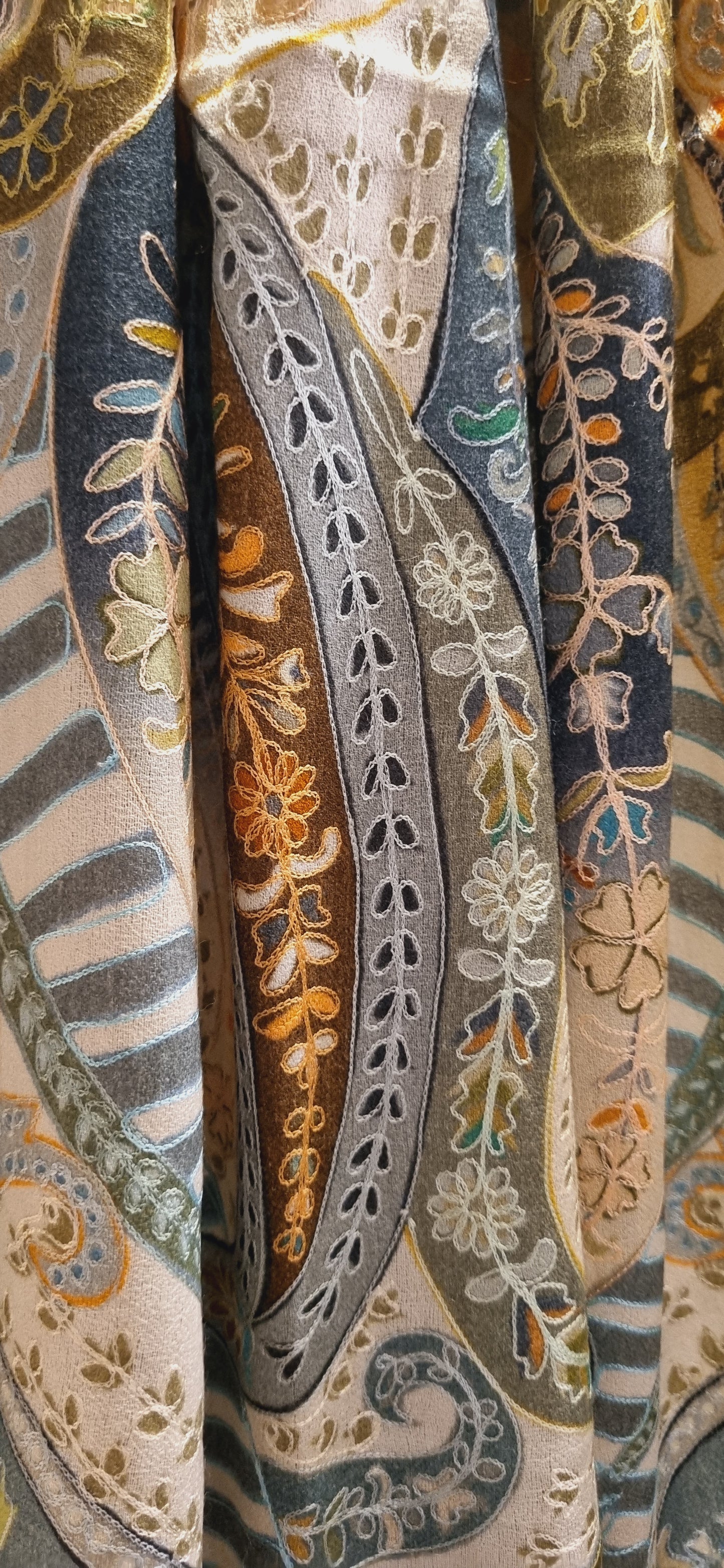 Reelkar embroidered pashmina