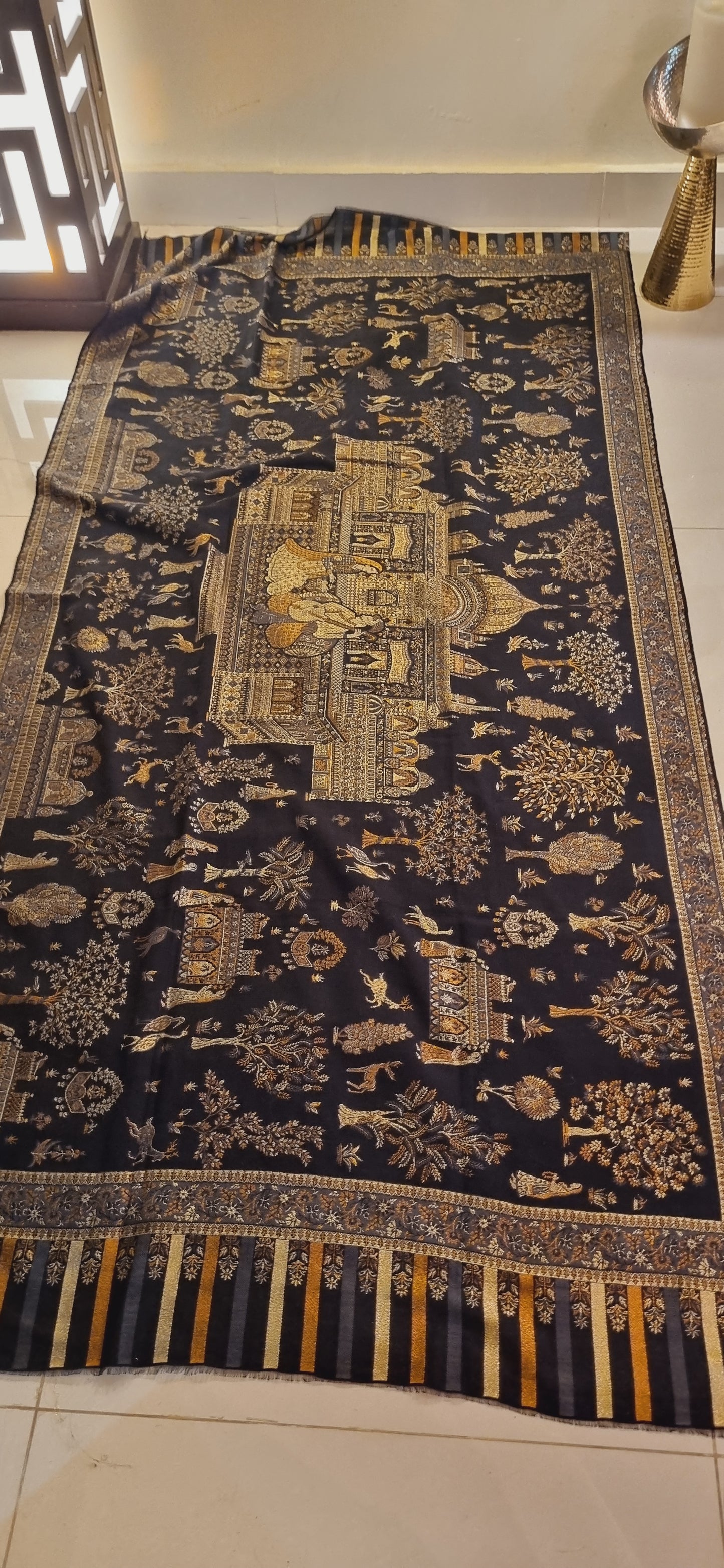 Tajmehal kaani shawl with zaree weave