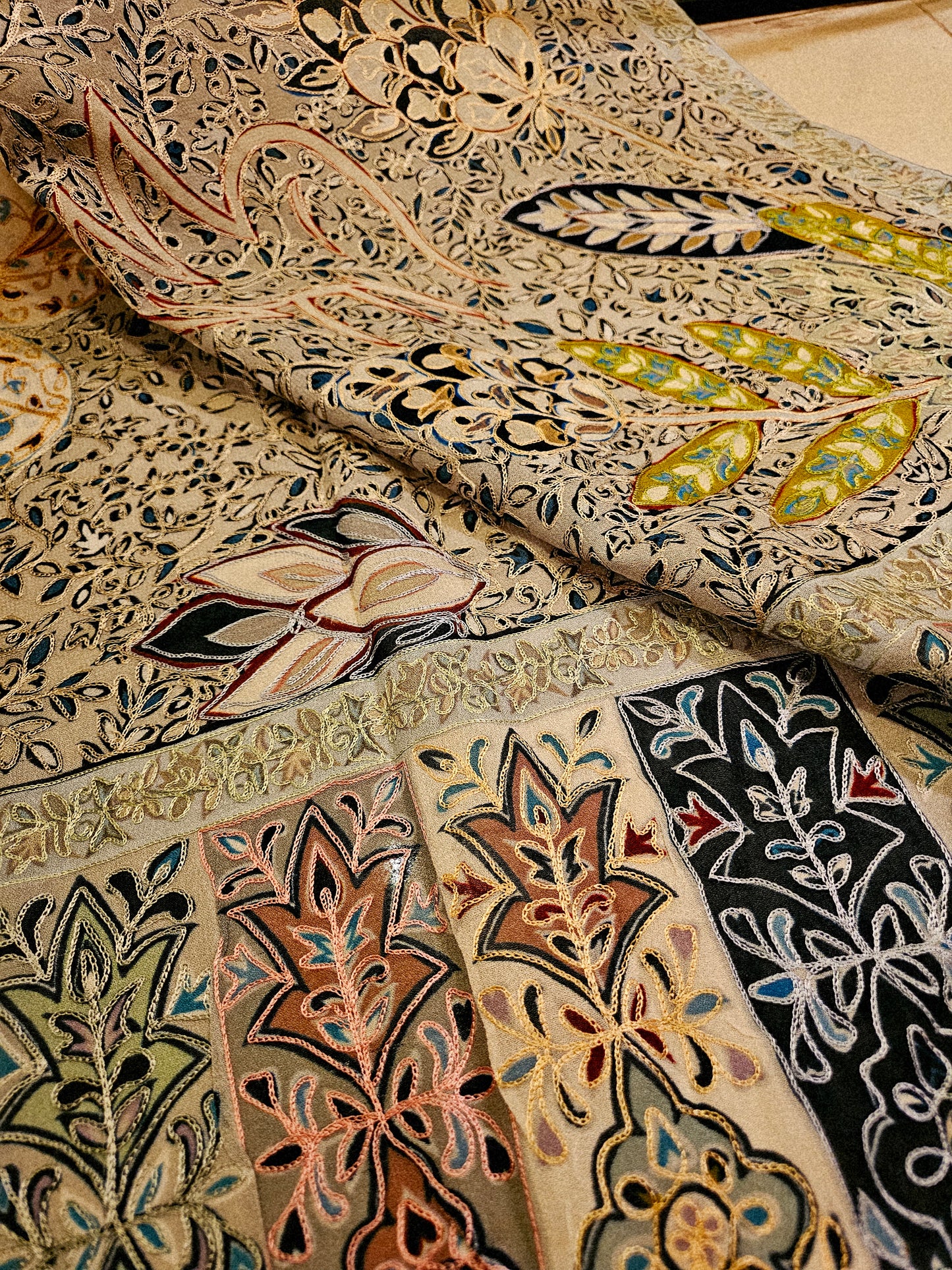 Reelkar embroidered silk dupatta