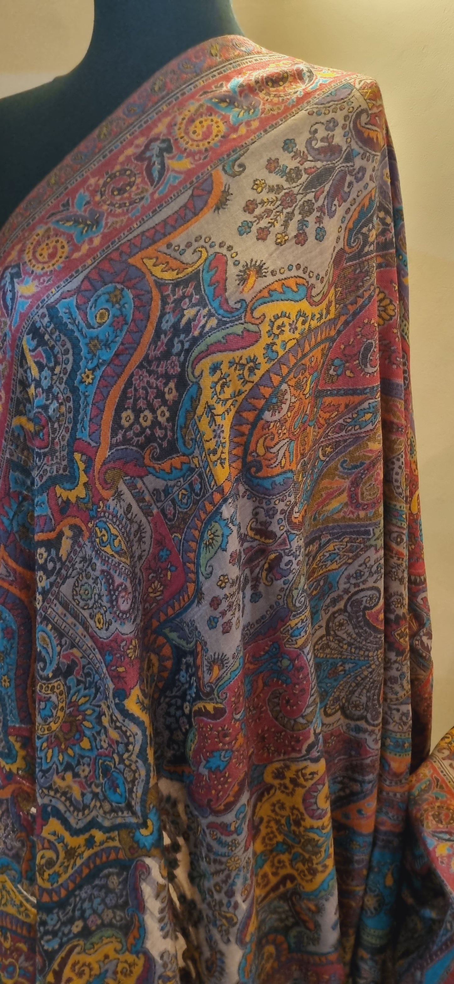Toosh Kaani shawl