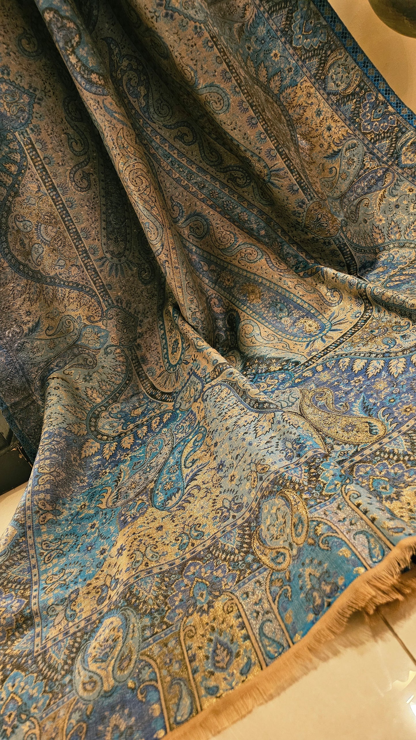 Gandhara kaani reversible: shawl