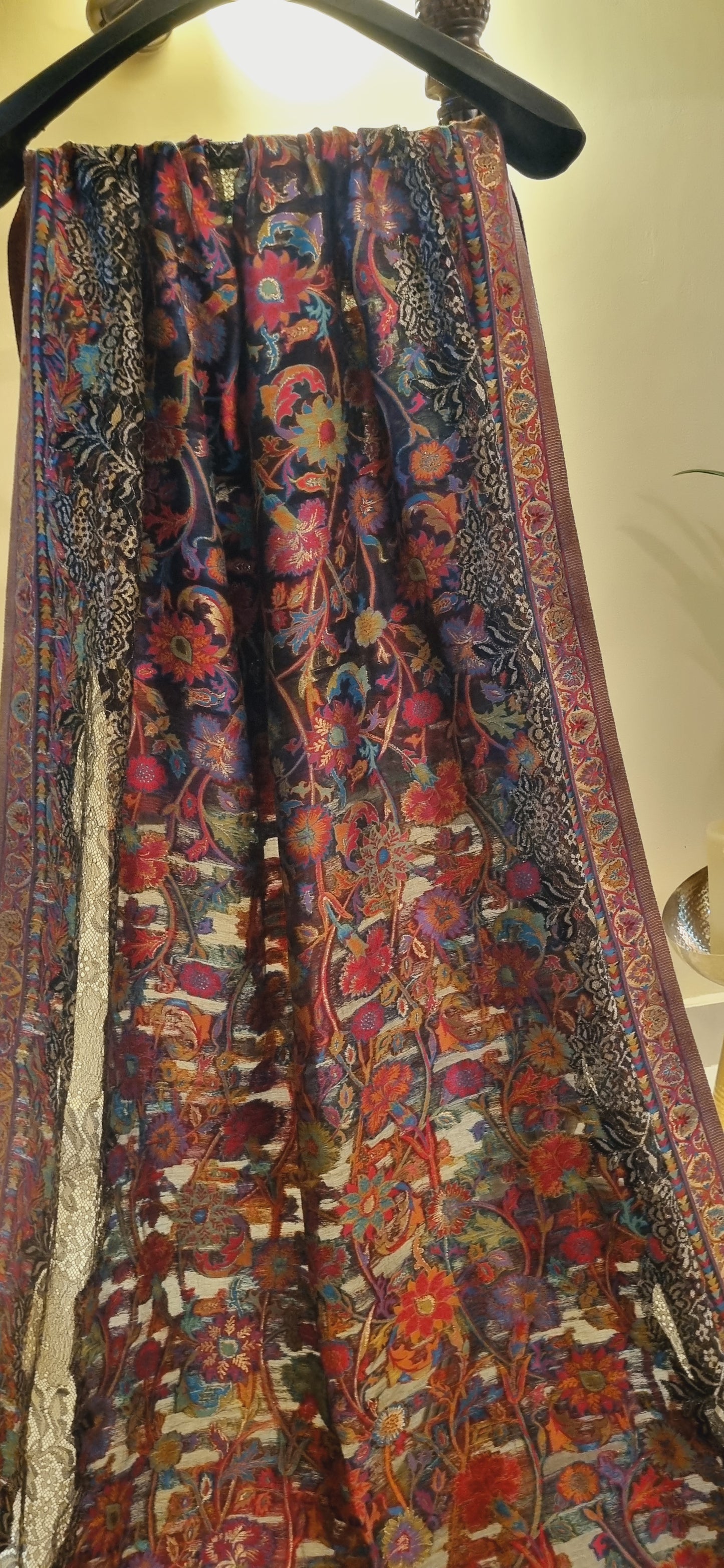 Silk kaani with chantilly