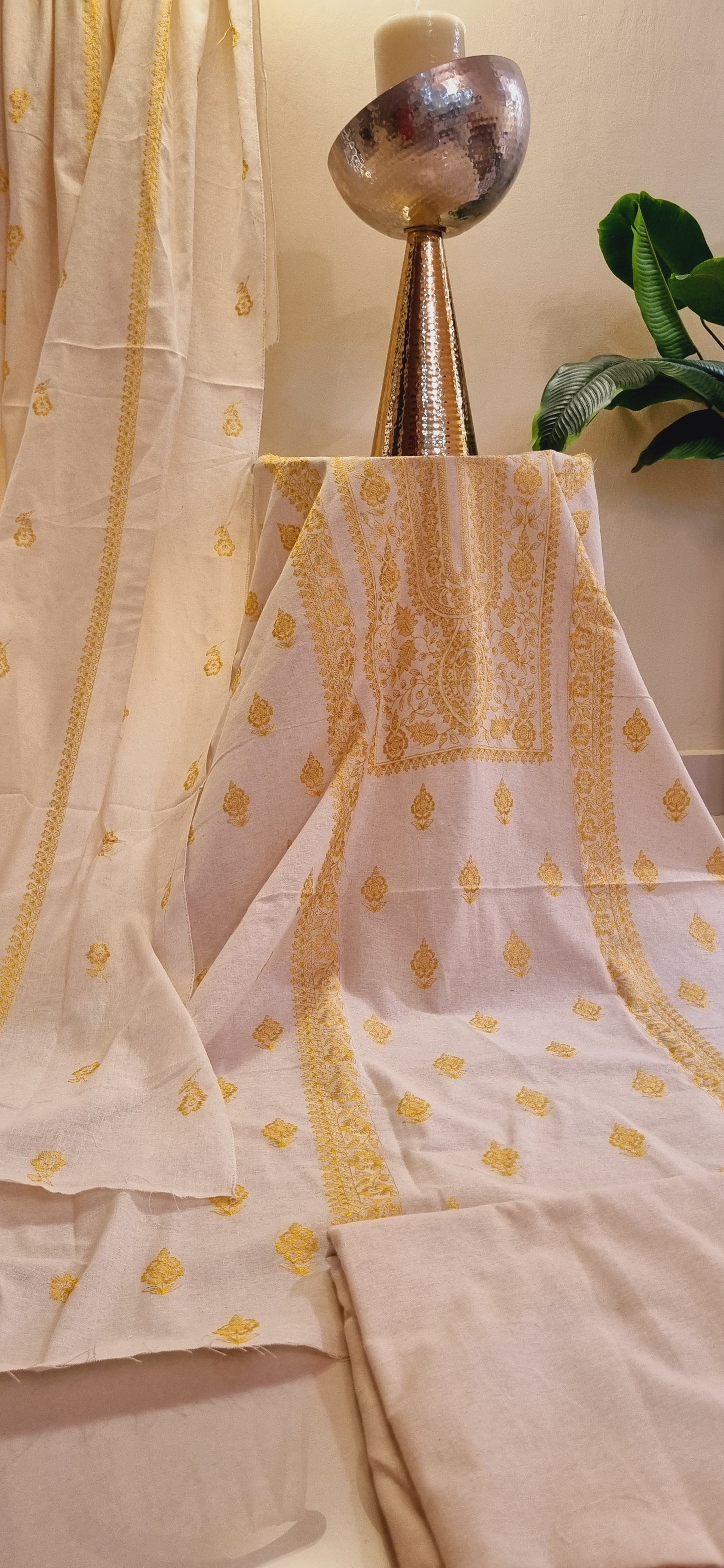 Khaddar karandi embroidered three piece