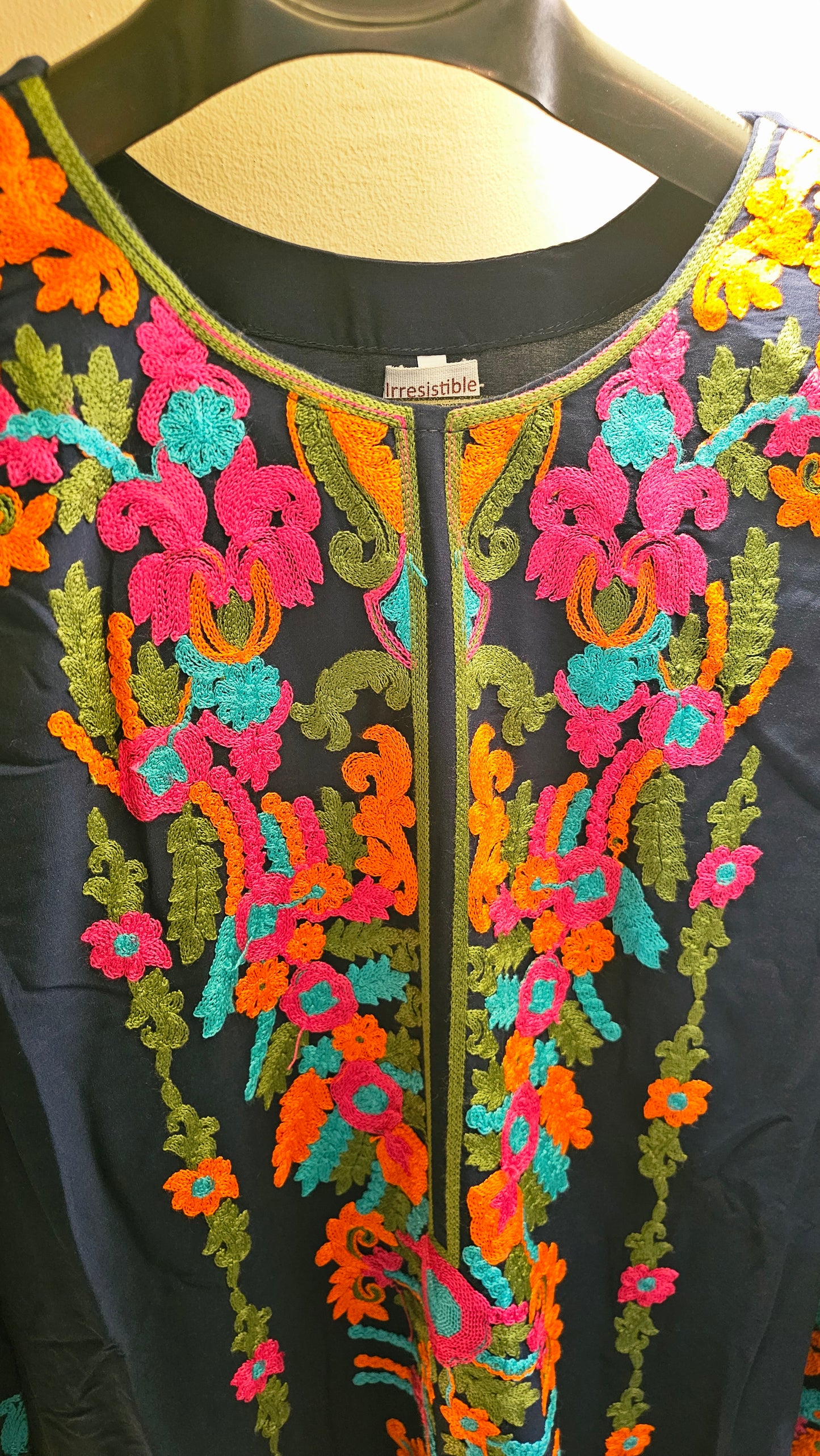 Embroidered kurta trouser: linen