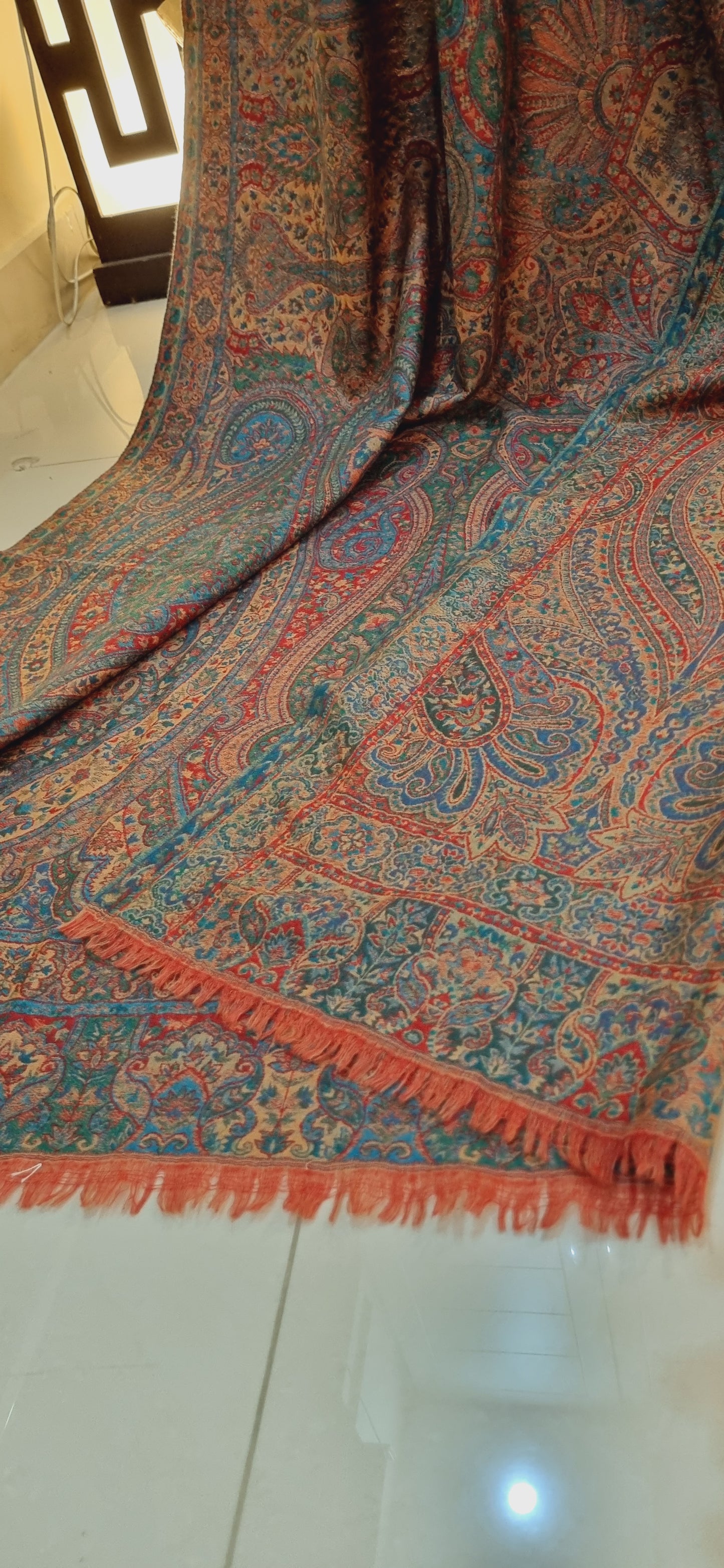 Reversible kaani pashmina shawl