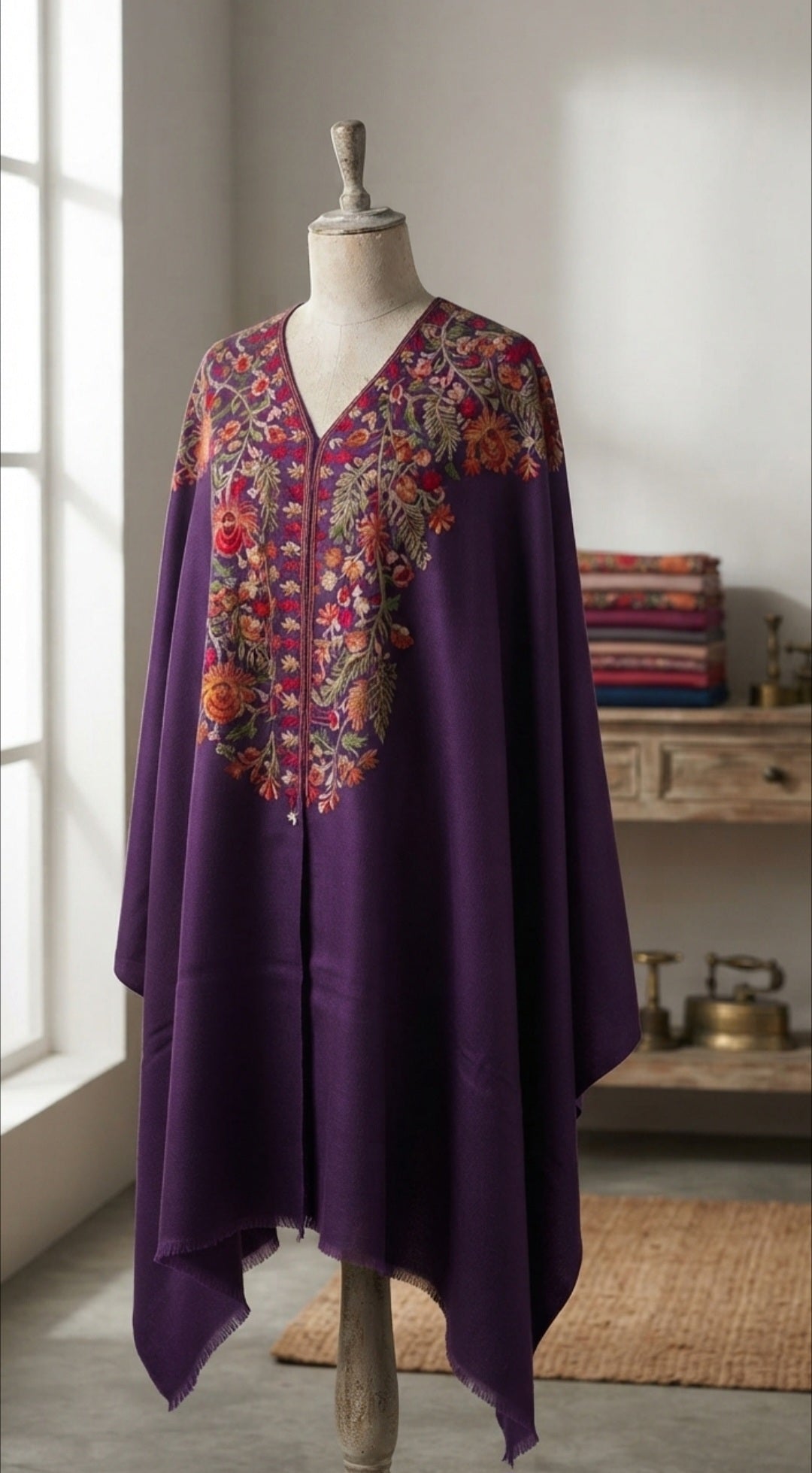 Embroidered cape: Pashmina