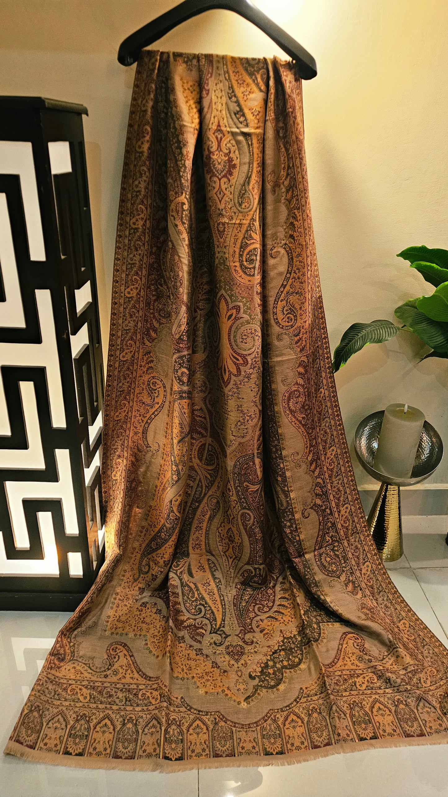 Moonlight reversible gandhara kaani: Pashmina