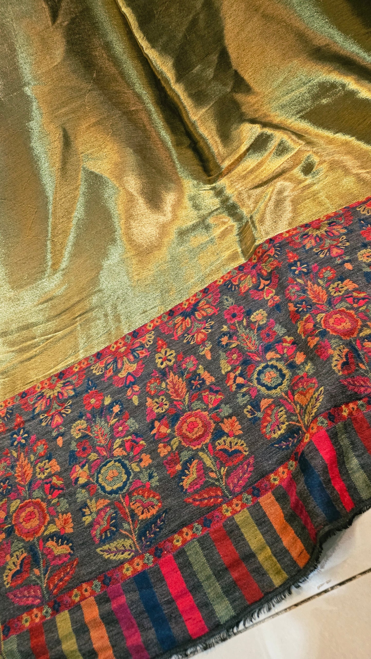 Reversible kaani: Pashmina