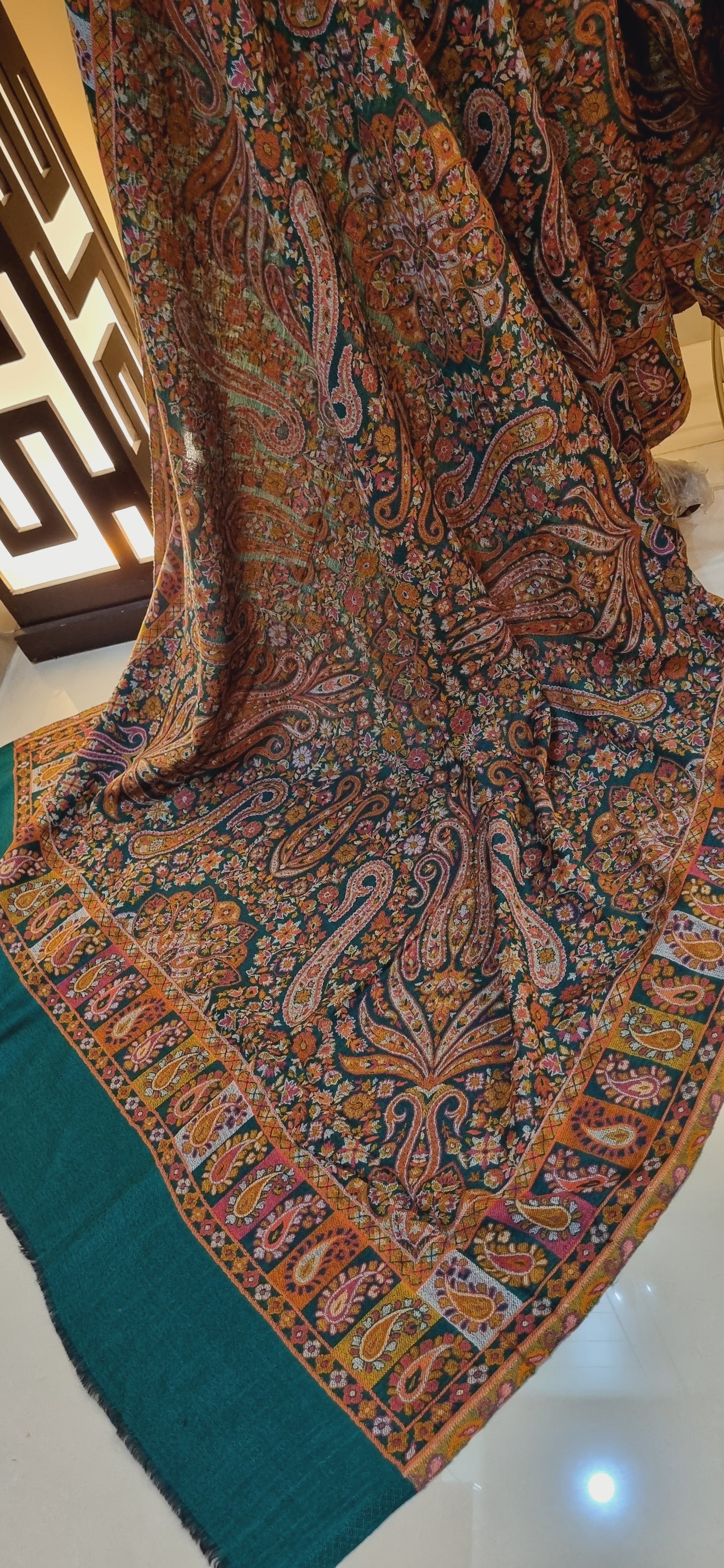 Toosh Kaani shawl